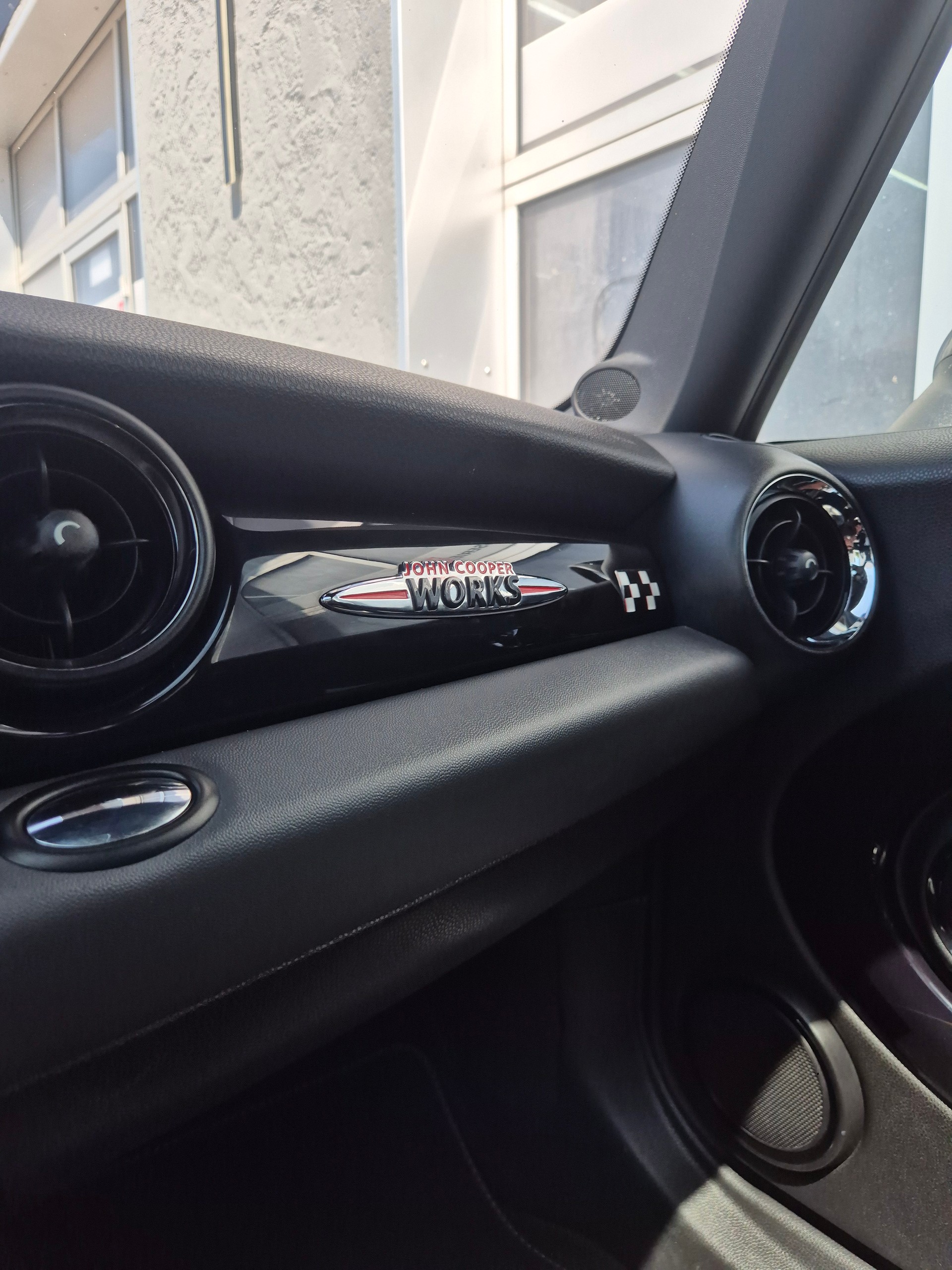 MINI Cooper John Cooper Works-image-11