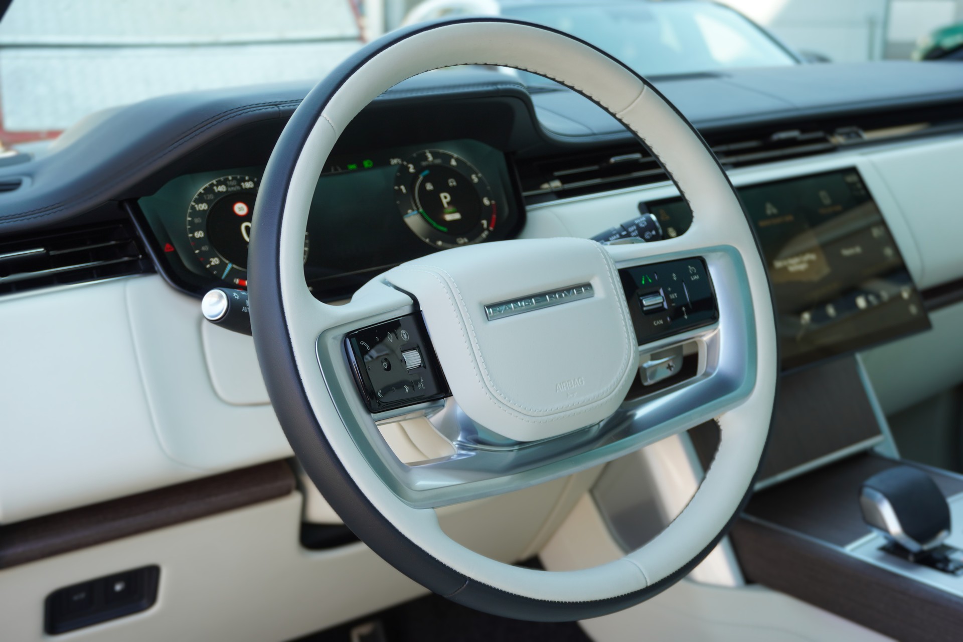 LAND ROVER Range Rover P550e Si6 PHEV HSE Automatic-image-9