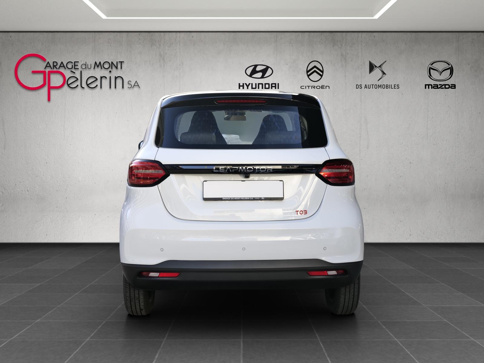 LEAPMOTOR T03 Electric-showroom-element-2