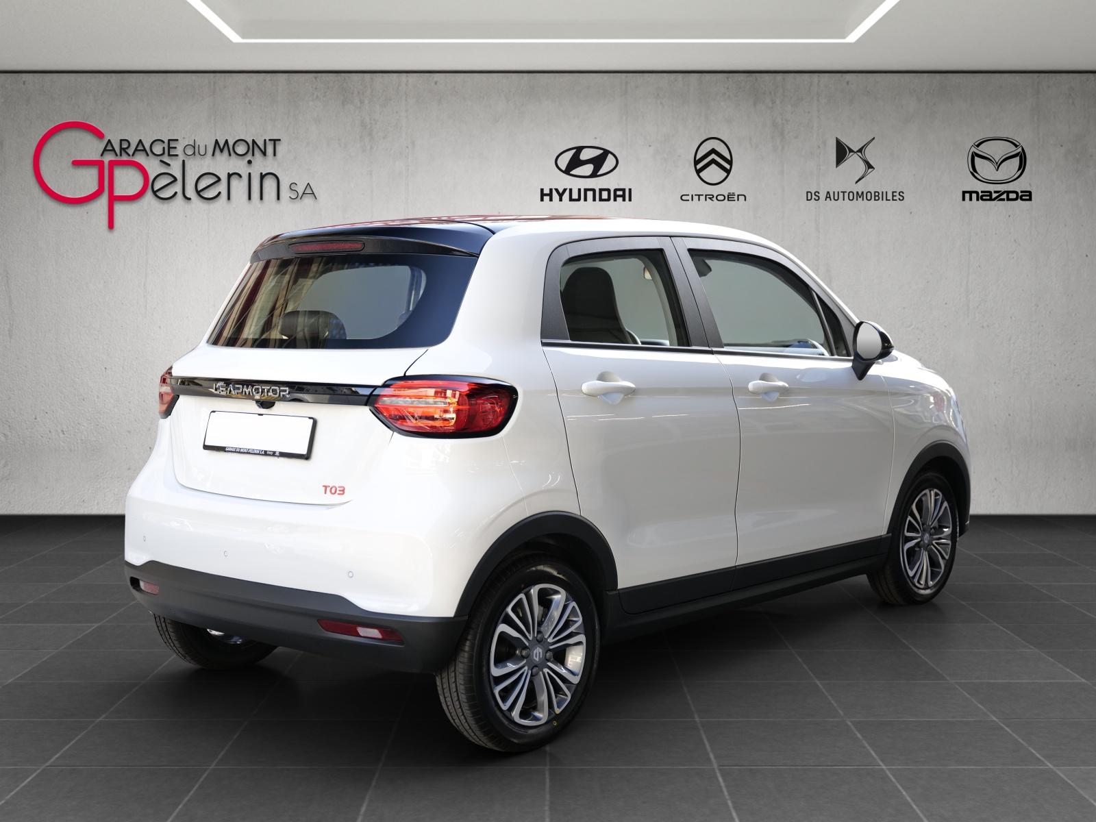 LEAPMOTOR T03 Electric-showroom-element-3