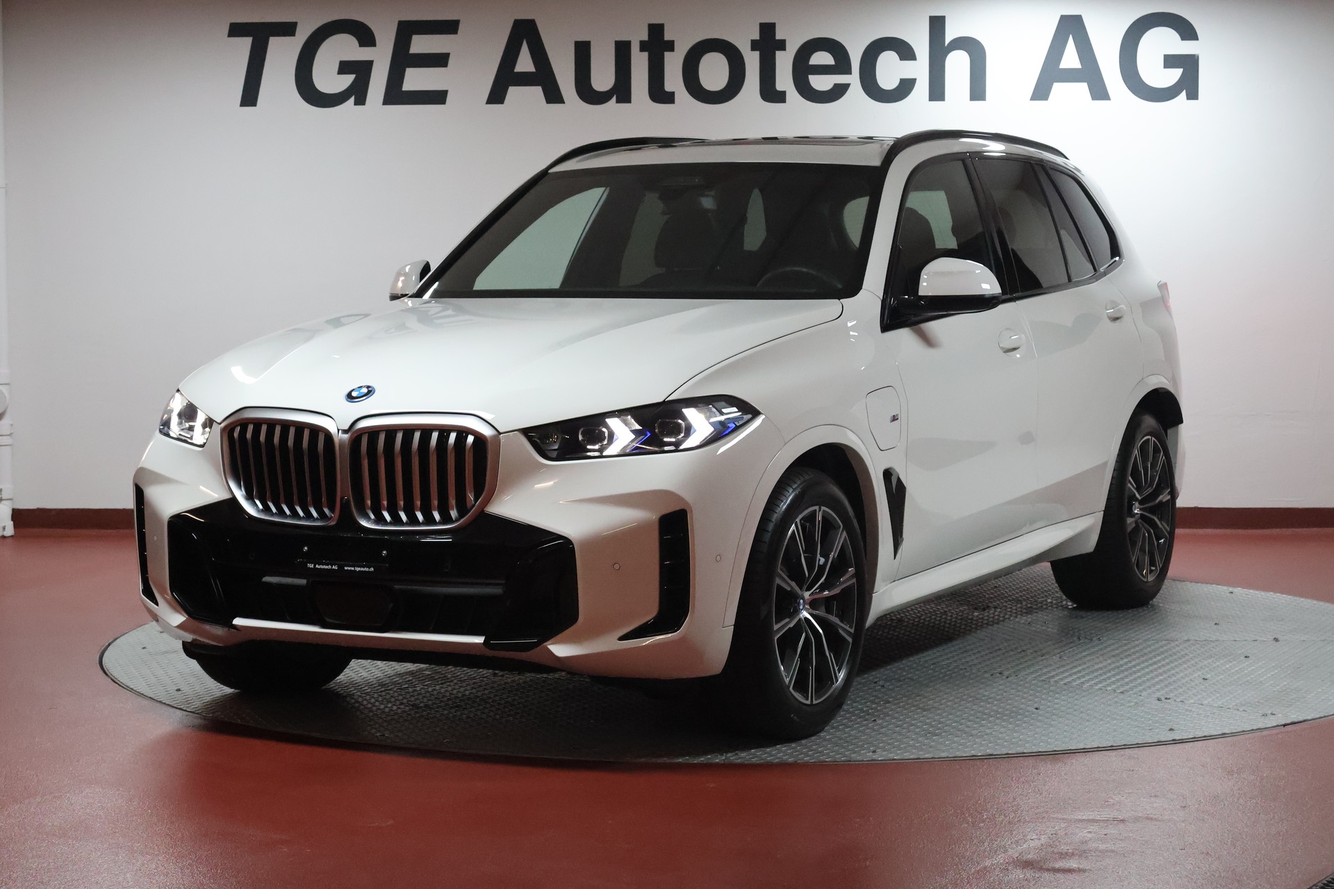 BMW X5 xDrive 50e M Sport Steptronic-showroom-element-2