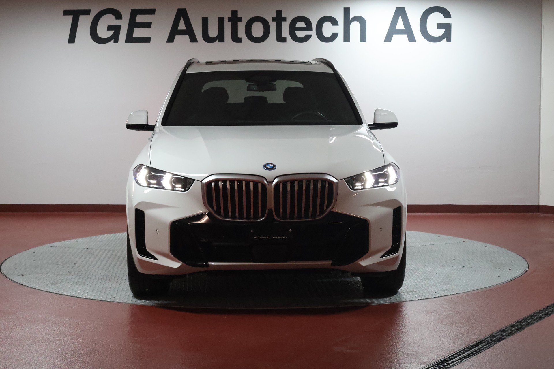 BMW X5 xDrive 50e M Sport Steptronic-showroom-element-1
