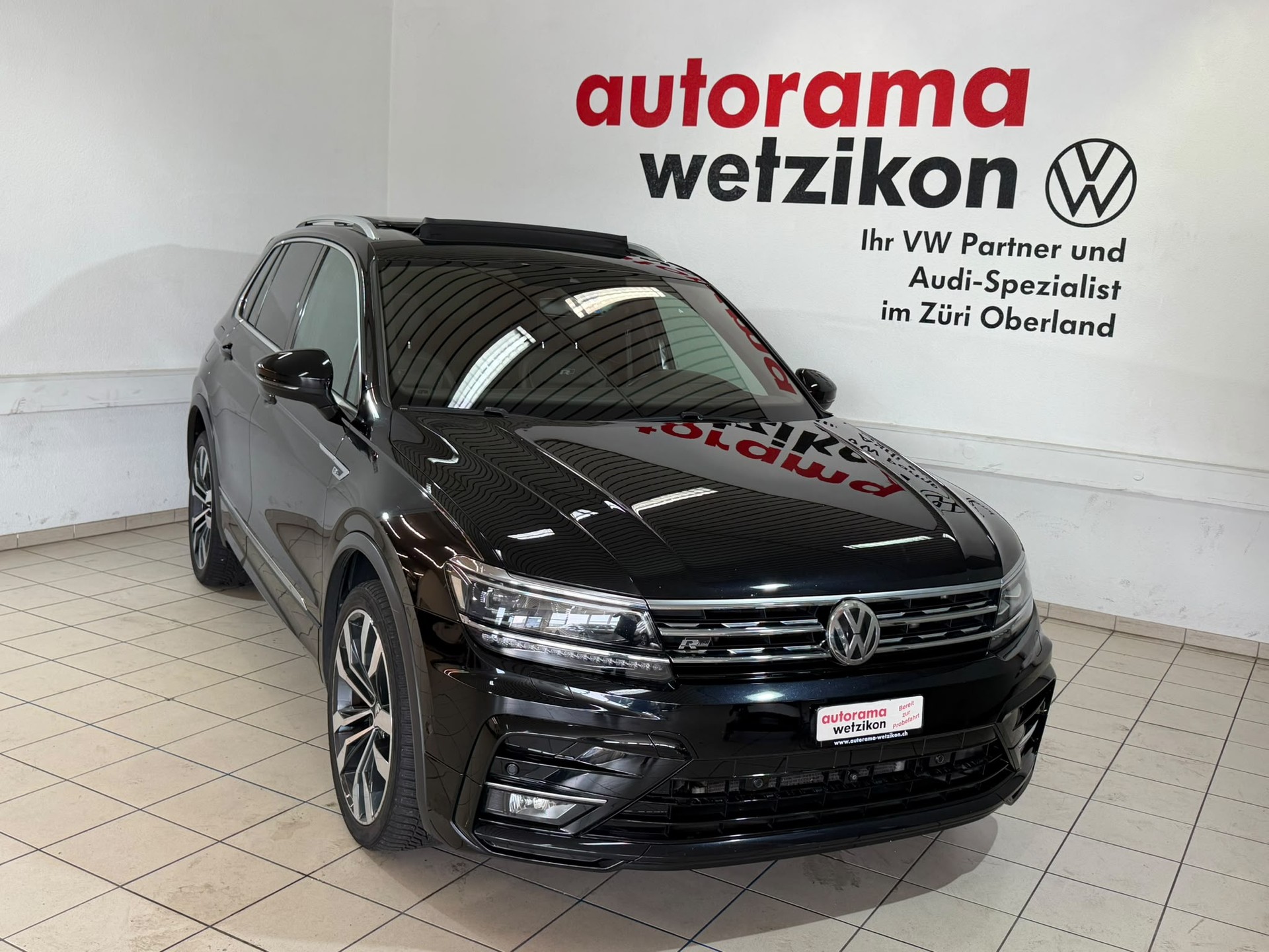 VW Tiguan 2.0 TDI SCR R-Line Highline 4Motion DSG-showroom-element-1
