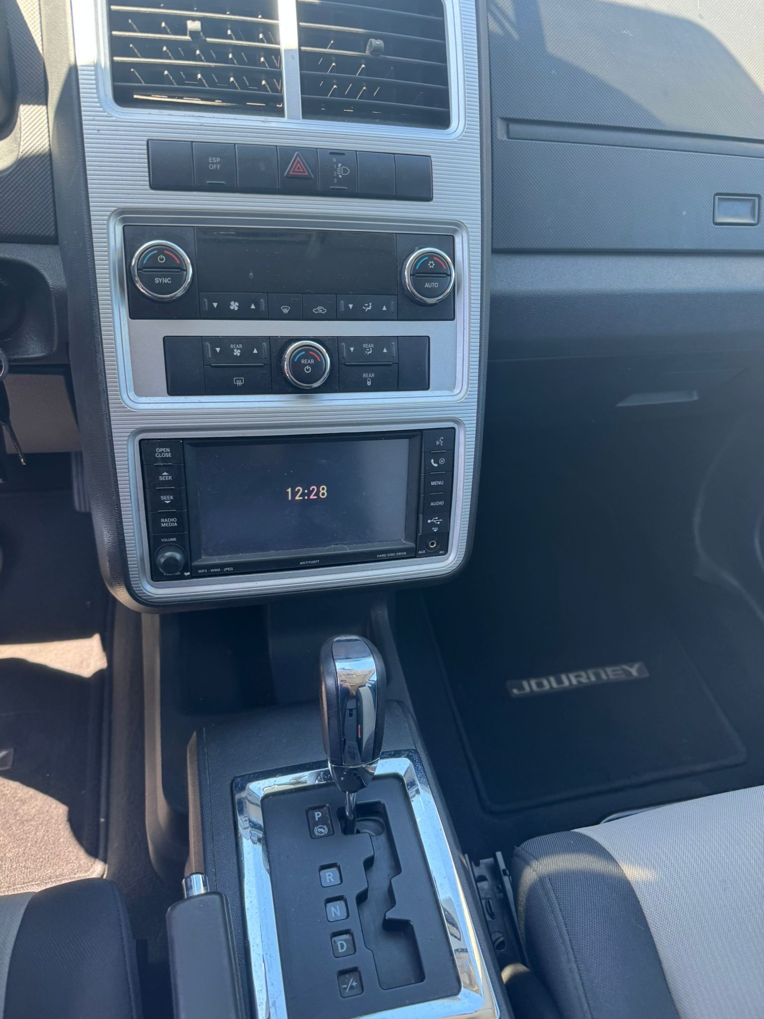 DODGE Journey 2.0 CRD SXT Automatic-image-9