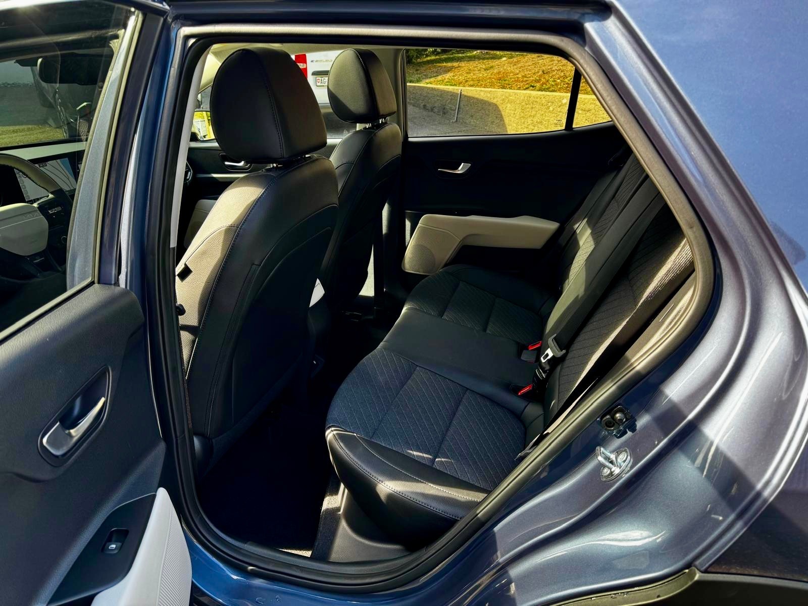 KIA Stonic 1.0 T-GD MHEV GT-Line DCT-image-8