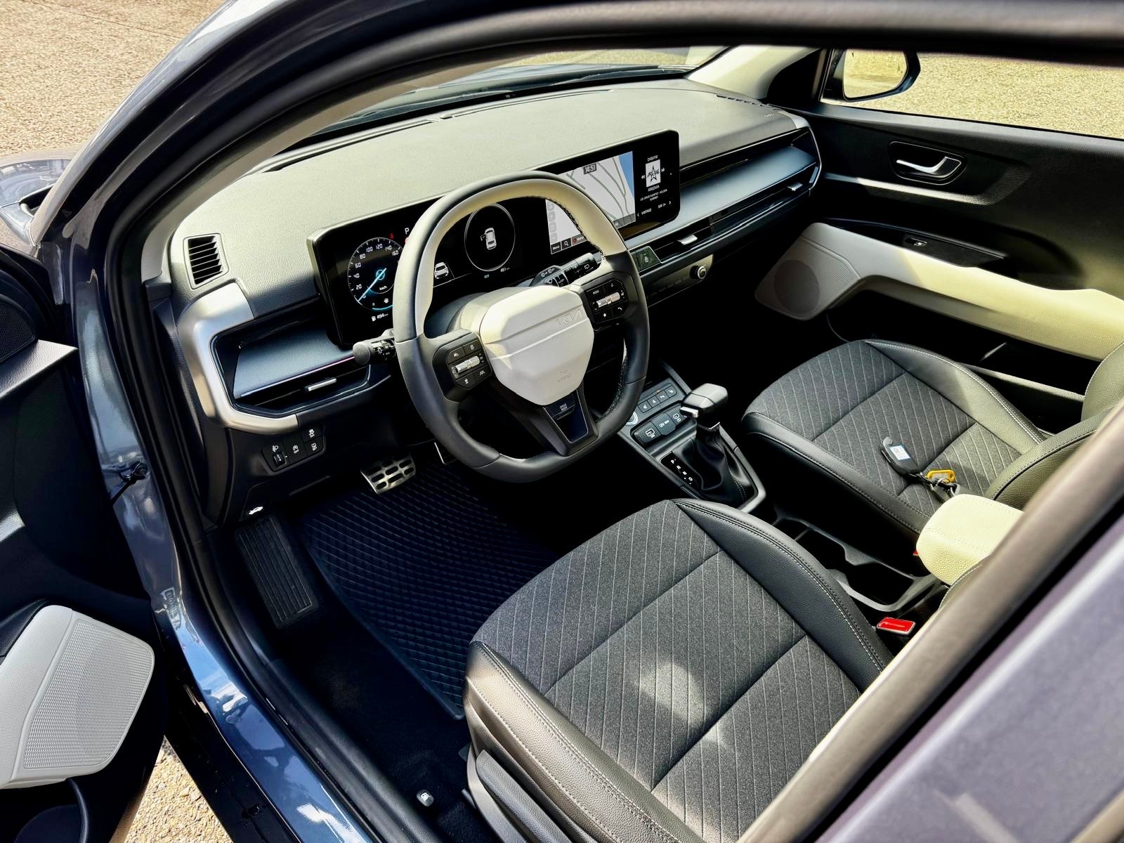 KIA Stonic 1.0 T-GD MHEV GT-Line DCT-image-6