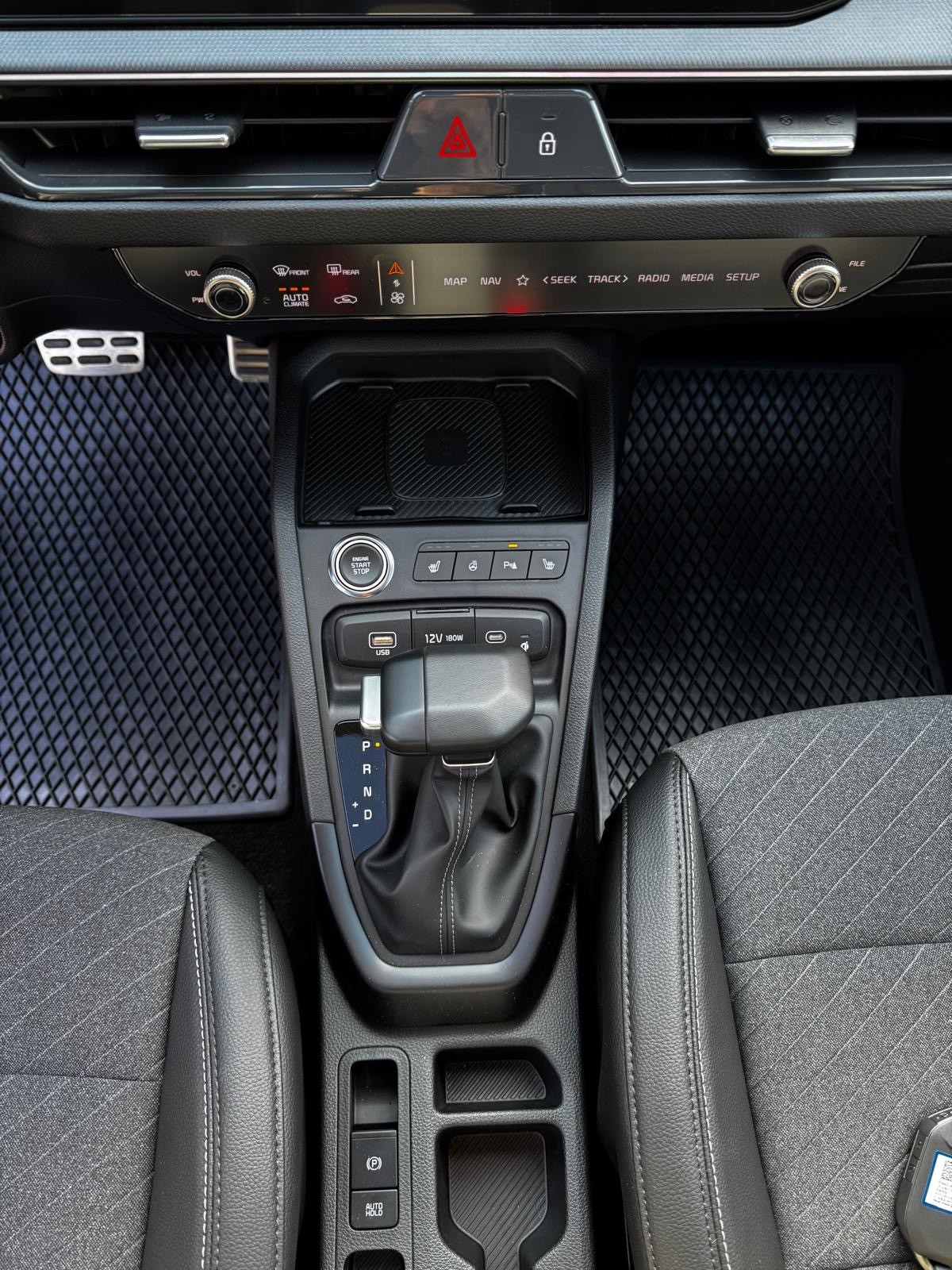 KIA Stonic 1.0 T-GD MHEV GT-Line DCT-image-11