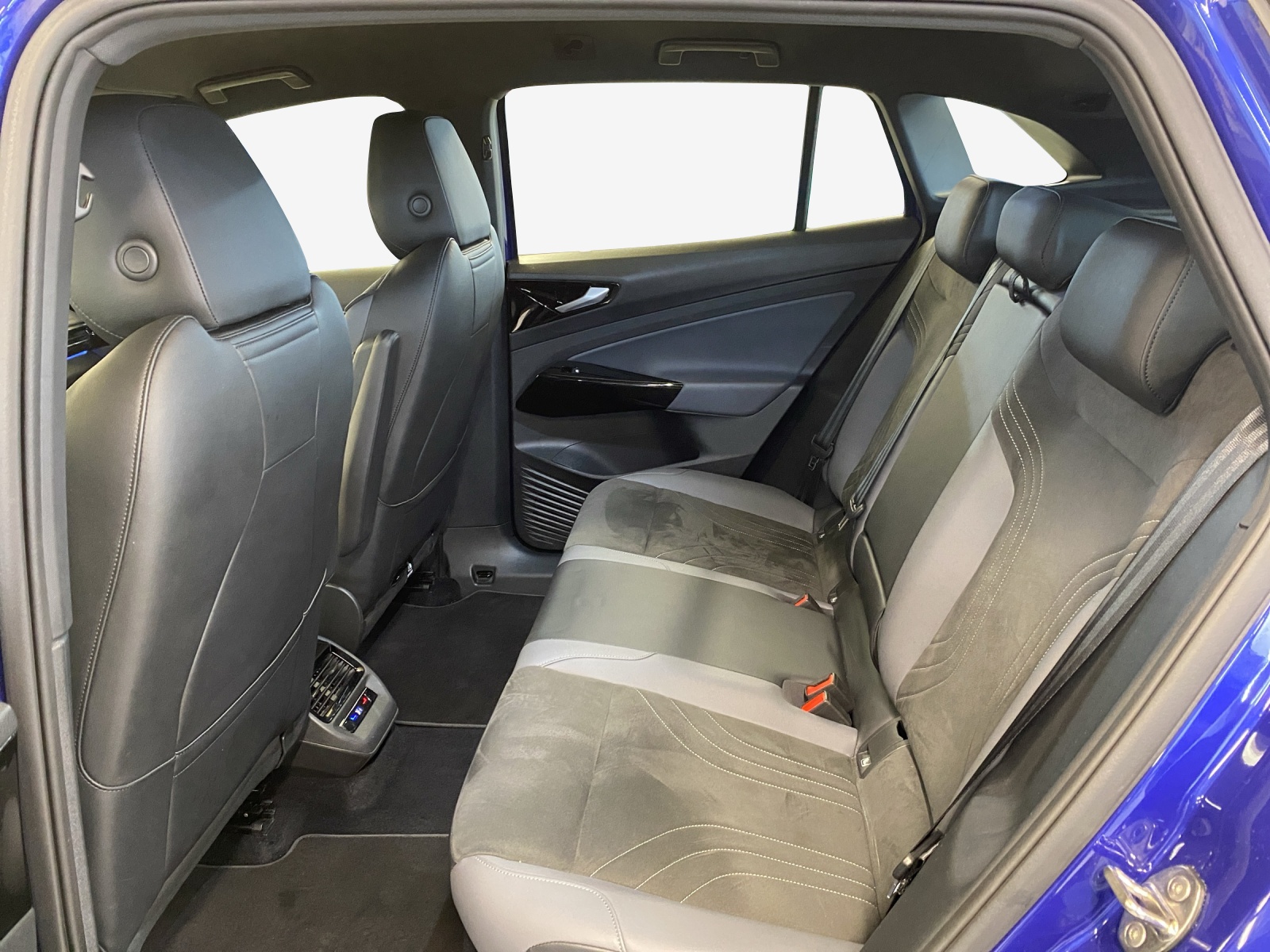 VW ID.4 Pro Performance 77 kWh 75 Edition-image-12