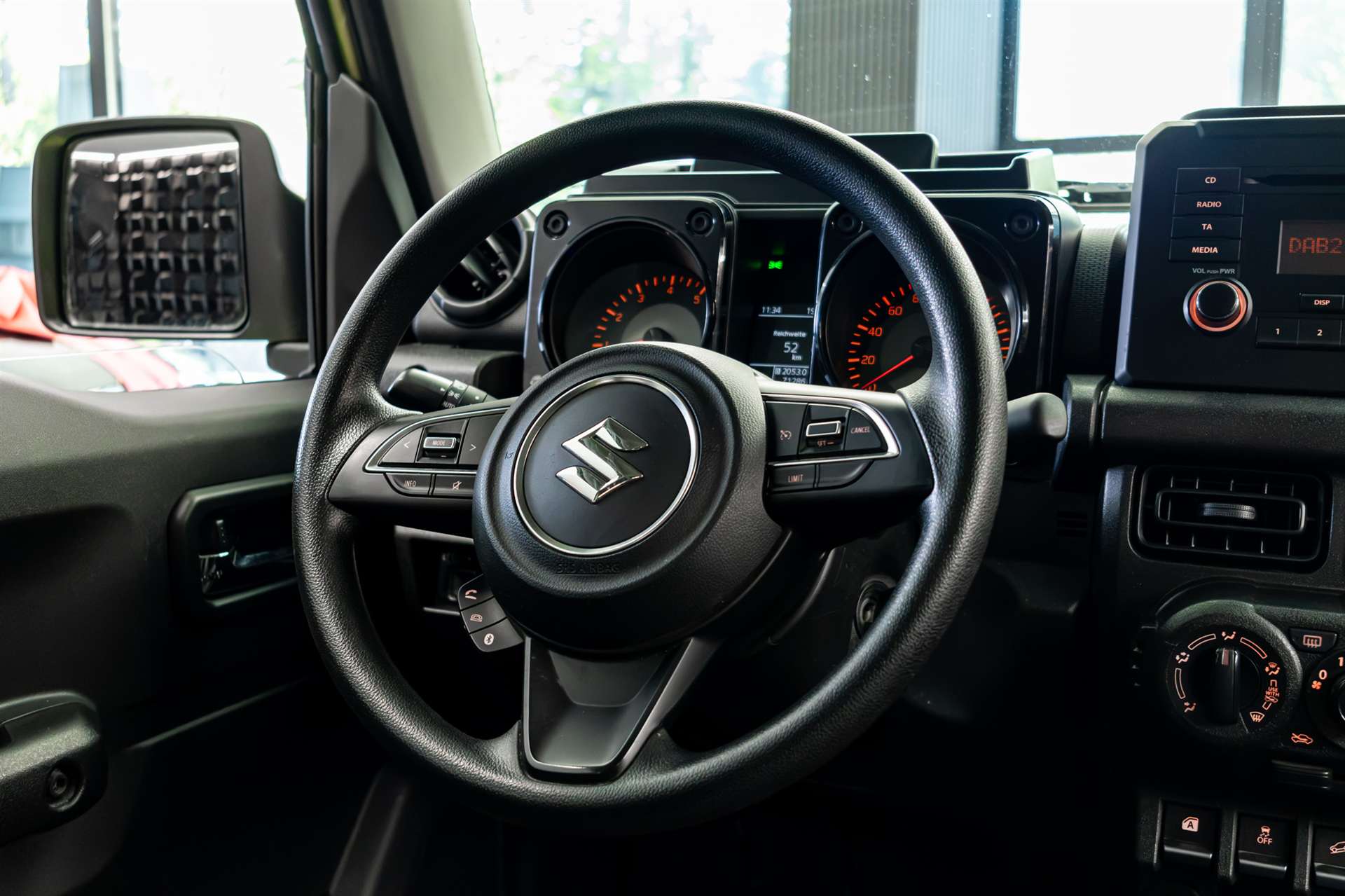 SUZUKI Jimny 1.5 Compact+ 4x4-image-7