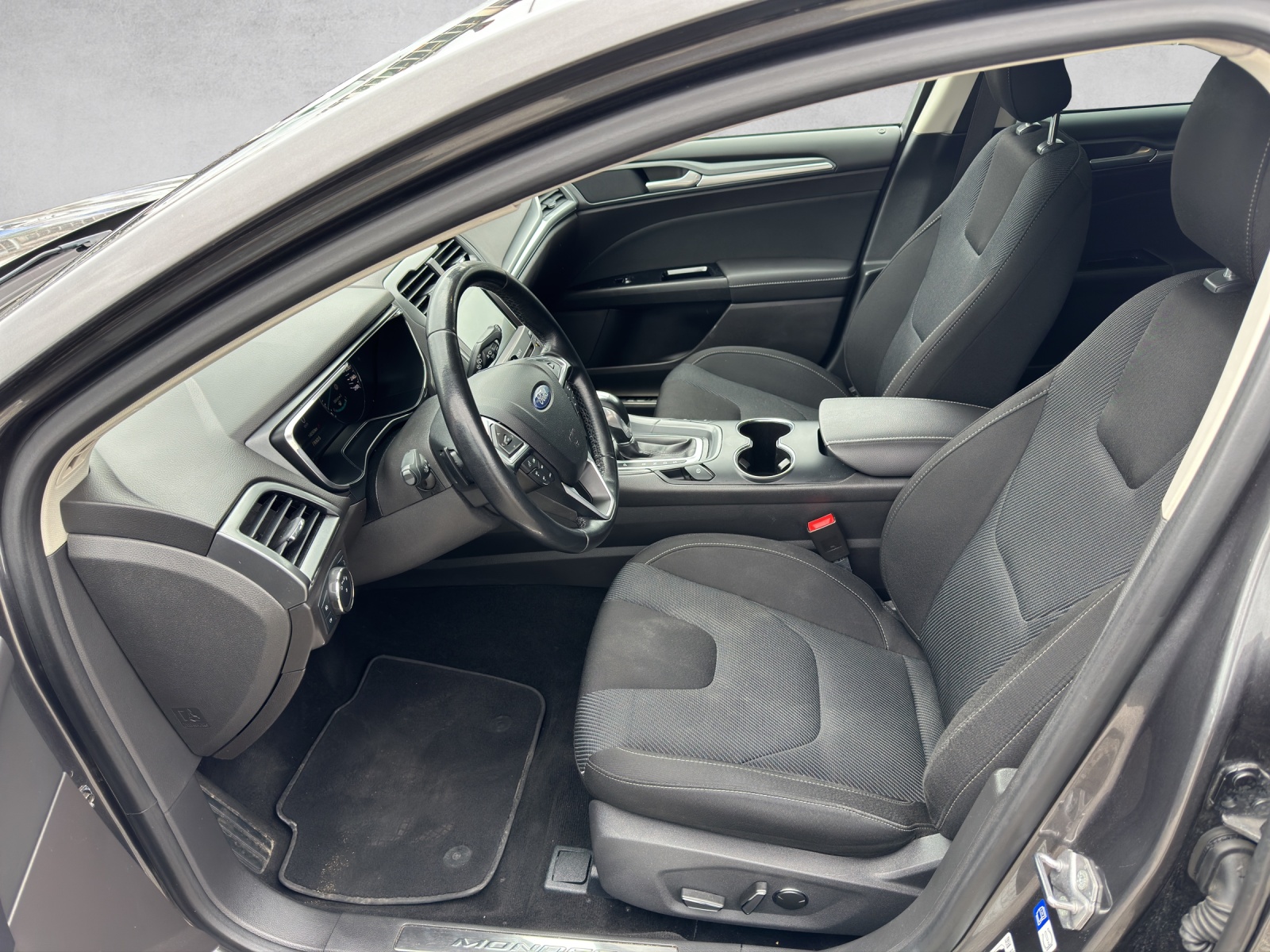 FORD Mondeo 2.0 TDCi Trend PowerShift-image-10