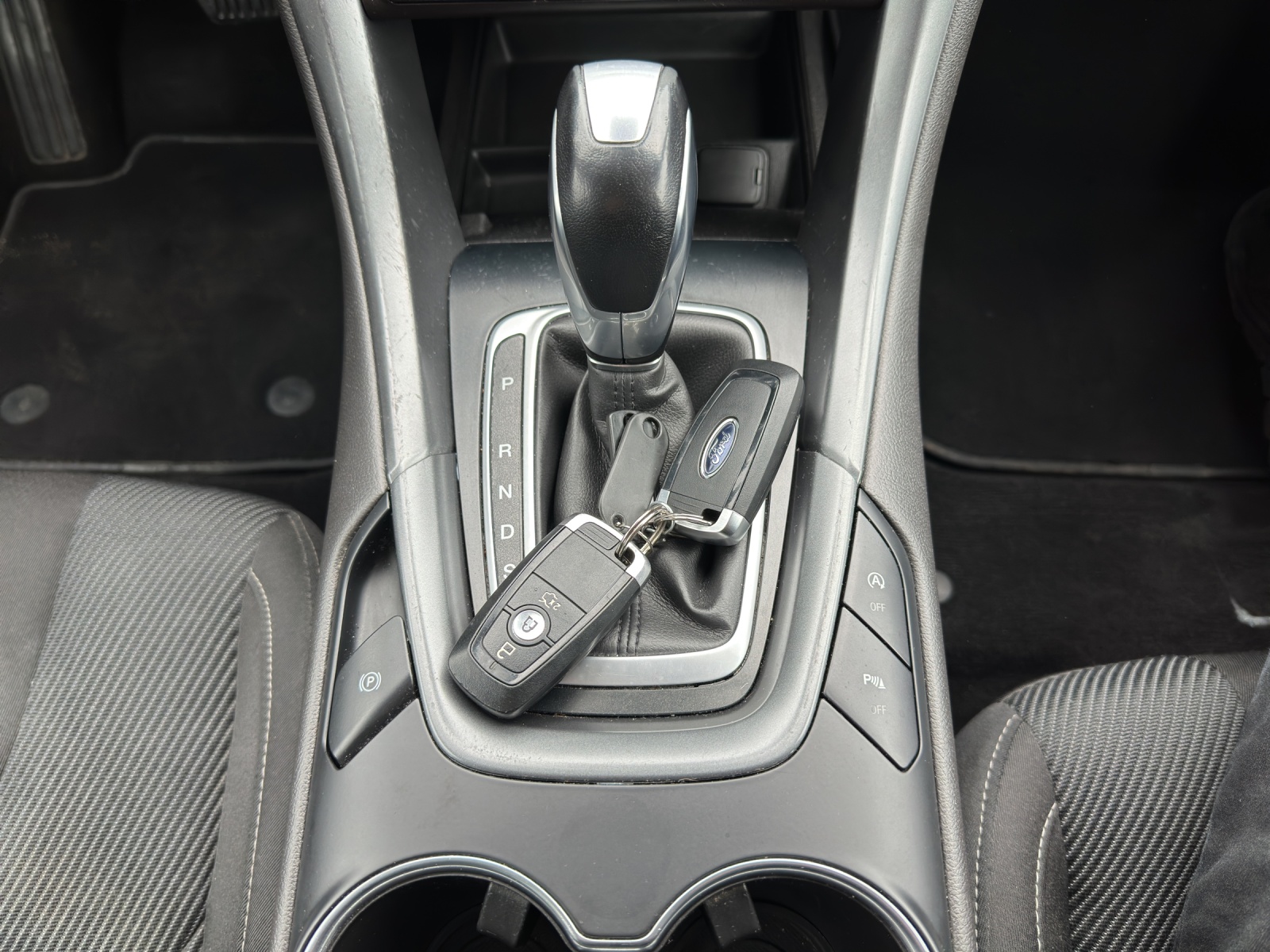 FORD Mondeo 2.0 TDCi Trend PowerShift-image-13