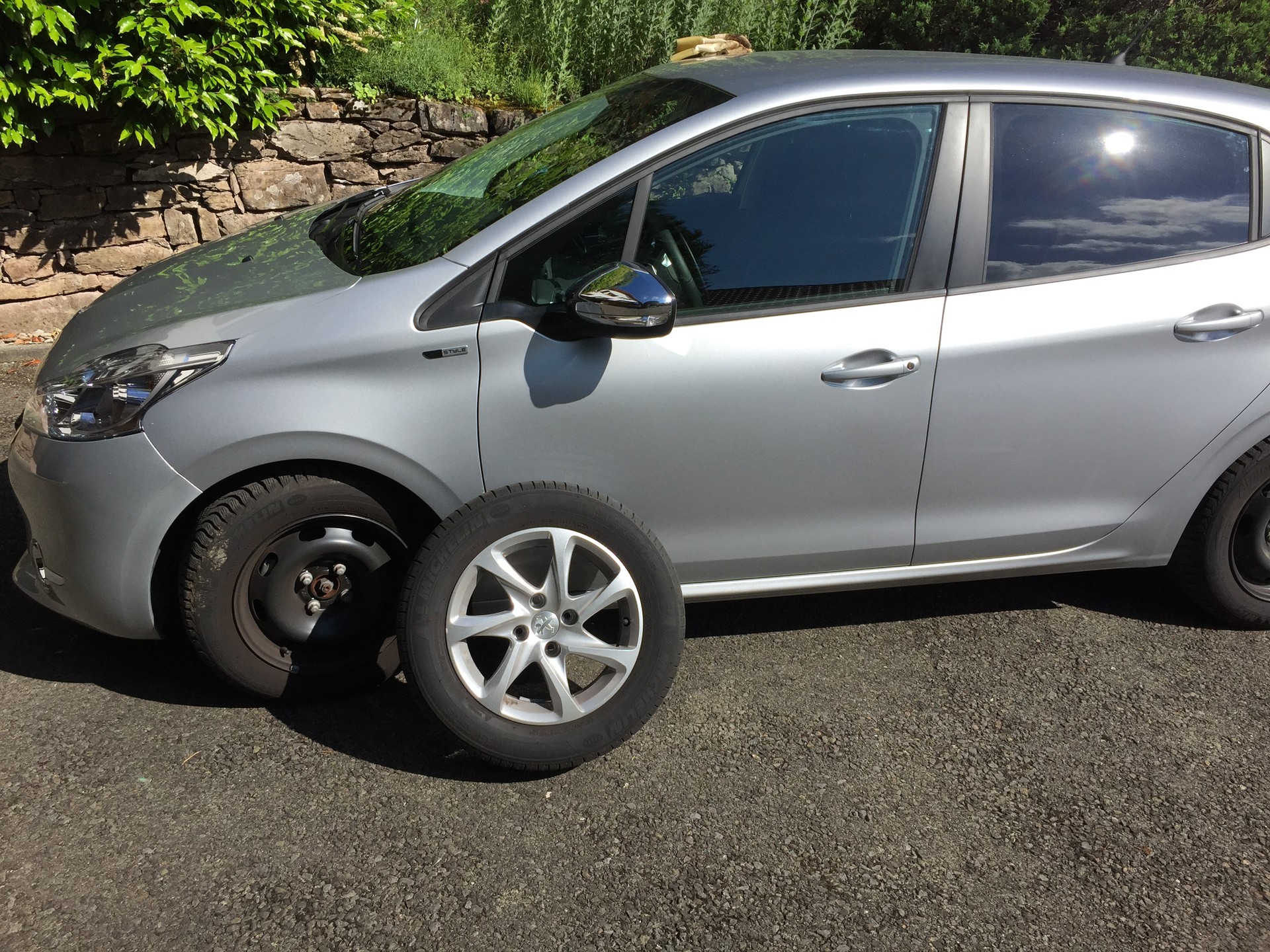 PEUGEOT 208 1.2 e-VTI Active EGS5-image-1
