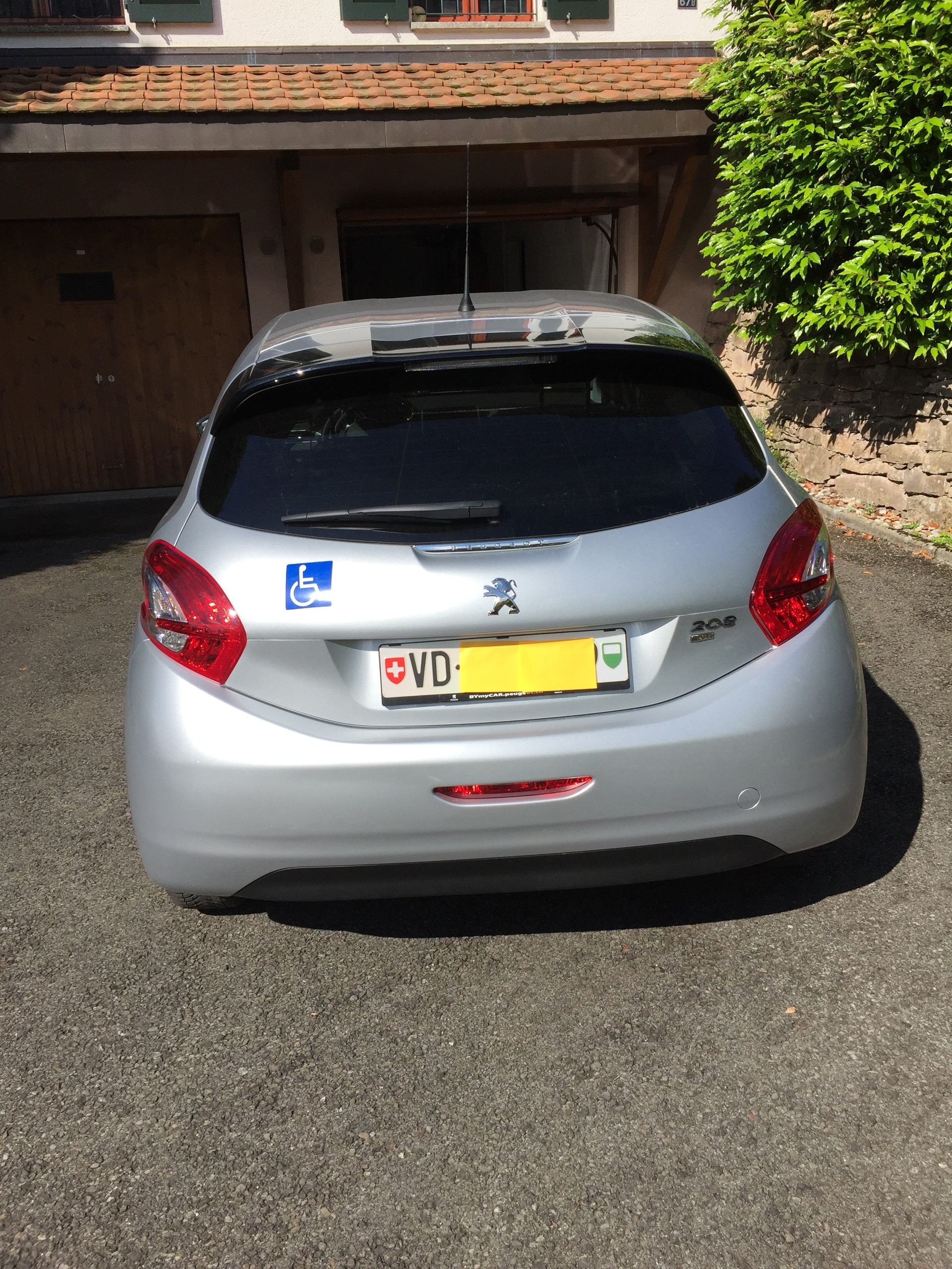 PEUGEOT 208 1.2 e-VTI Active EGS5-image-4