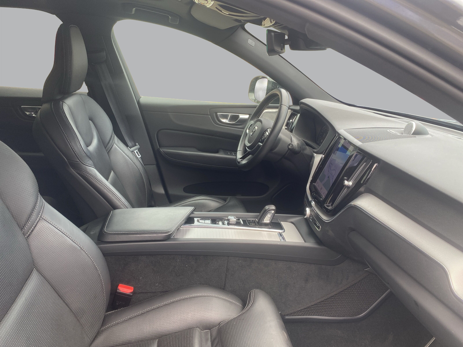 VOLVO XC60 T8 eAWD R-Design Geartronic-image-12