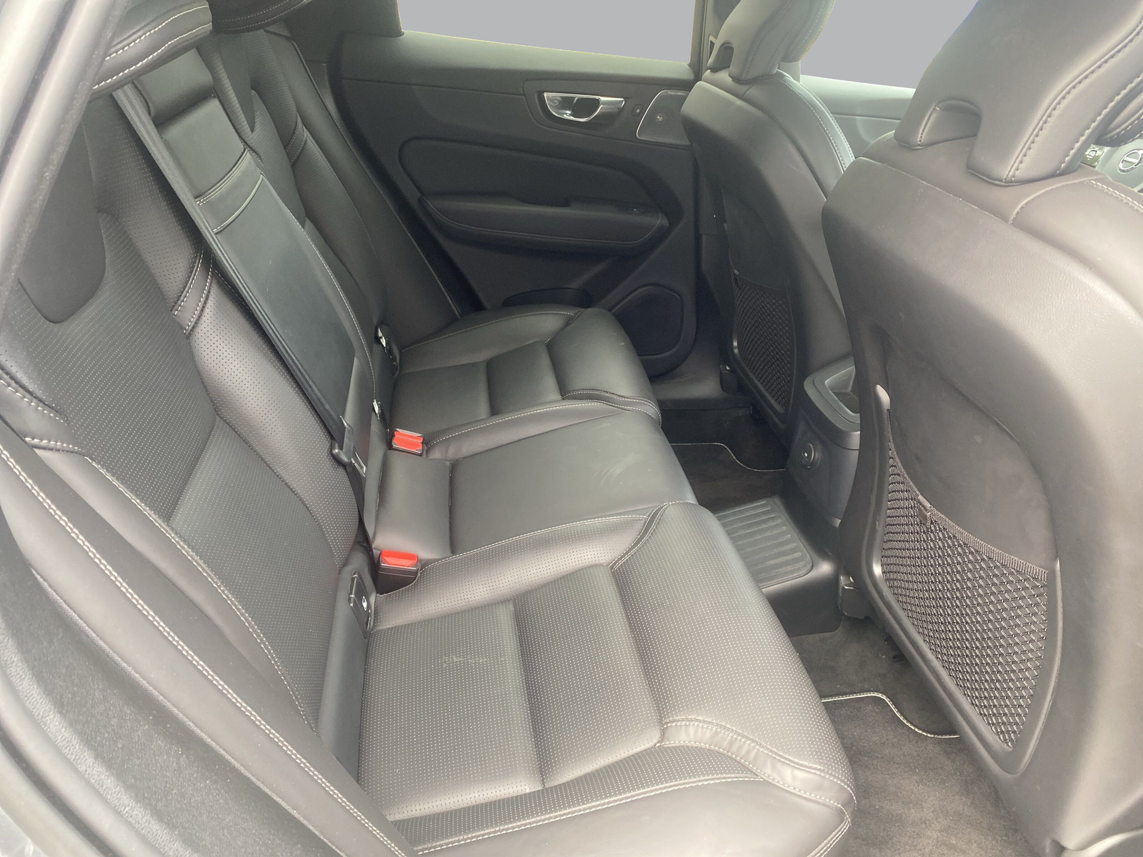VOLVO XC60 T8 eAWD R-Design Geartronic-image-13