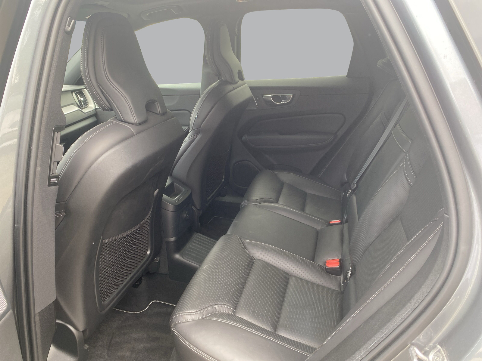 VOLVO XC60 T8 eAWD R-Design Geartronic-image-8