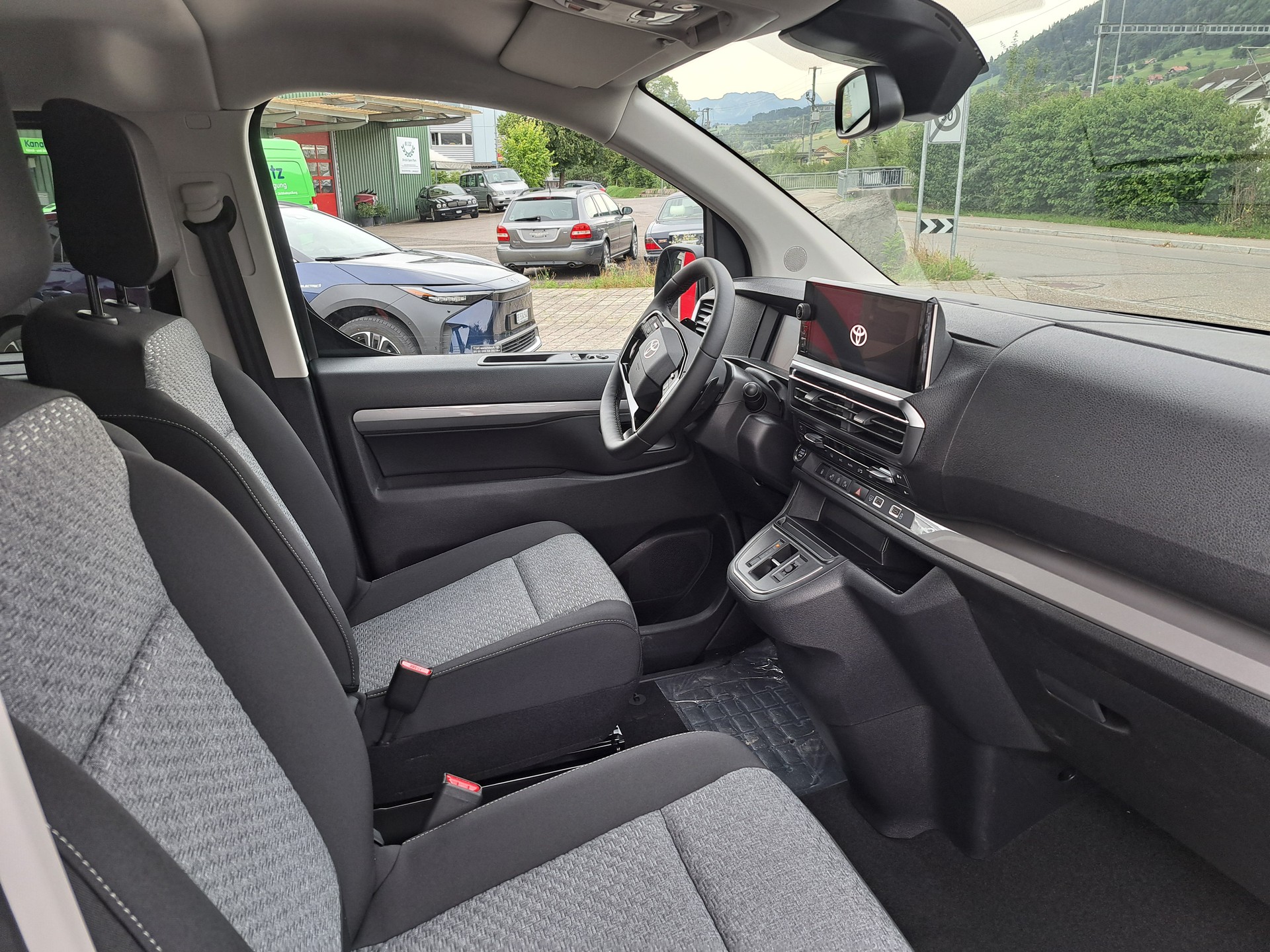 TOYOTA Proace Verso 2.0 D-4D Trend Medium Aut.-image-3