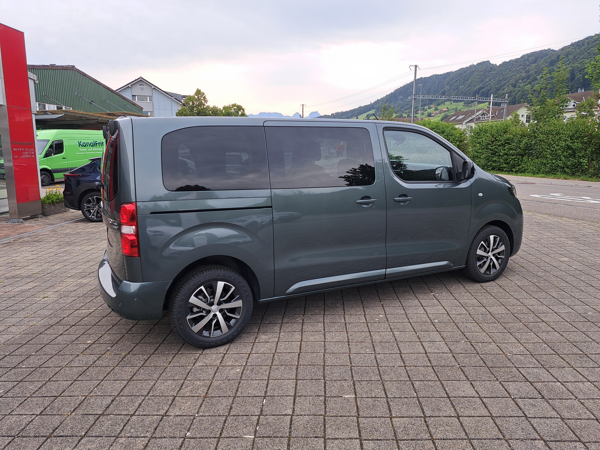 TOYOTA Proace Verso 2.0 D-4D Trend Medium Aut.-image-6