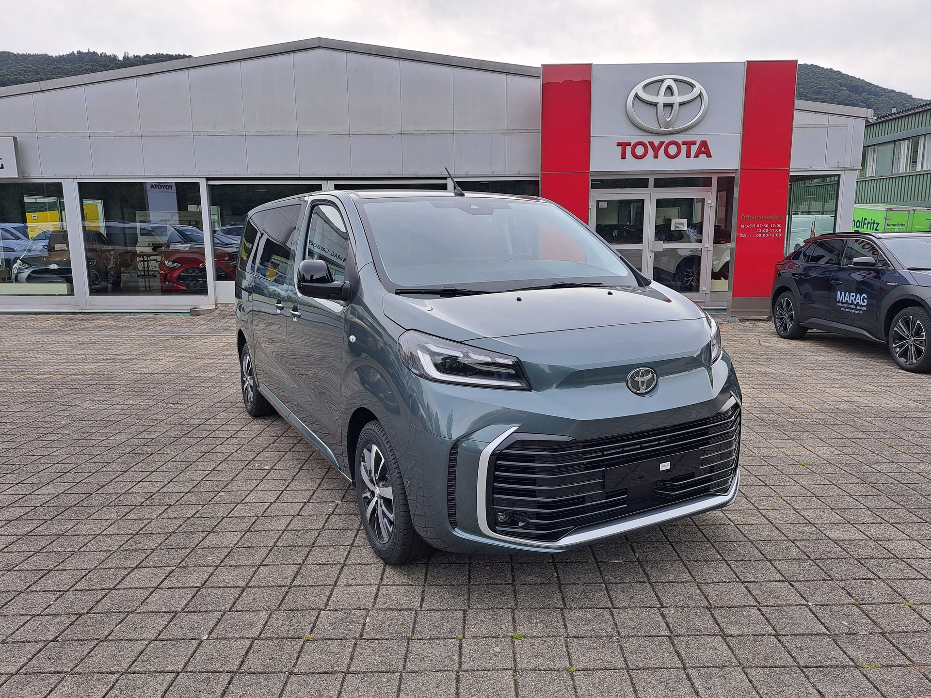 TOYOTA Proace Verso 2.0 D-4D Trend Medium Aut.-image-1