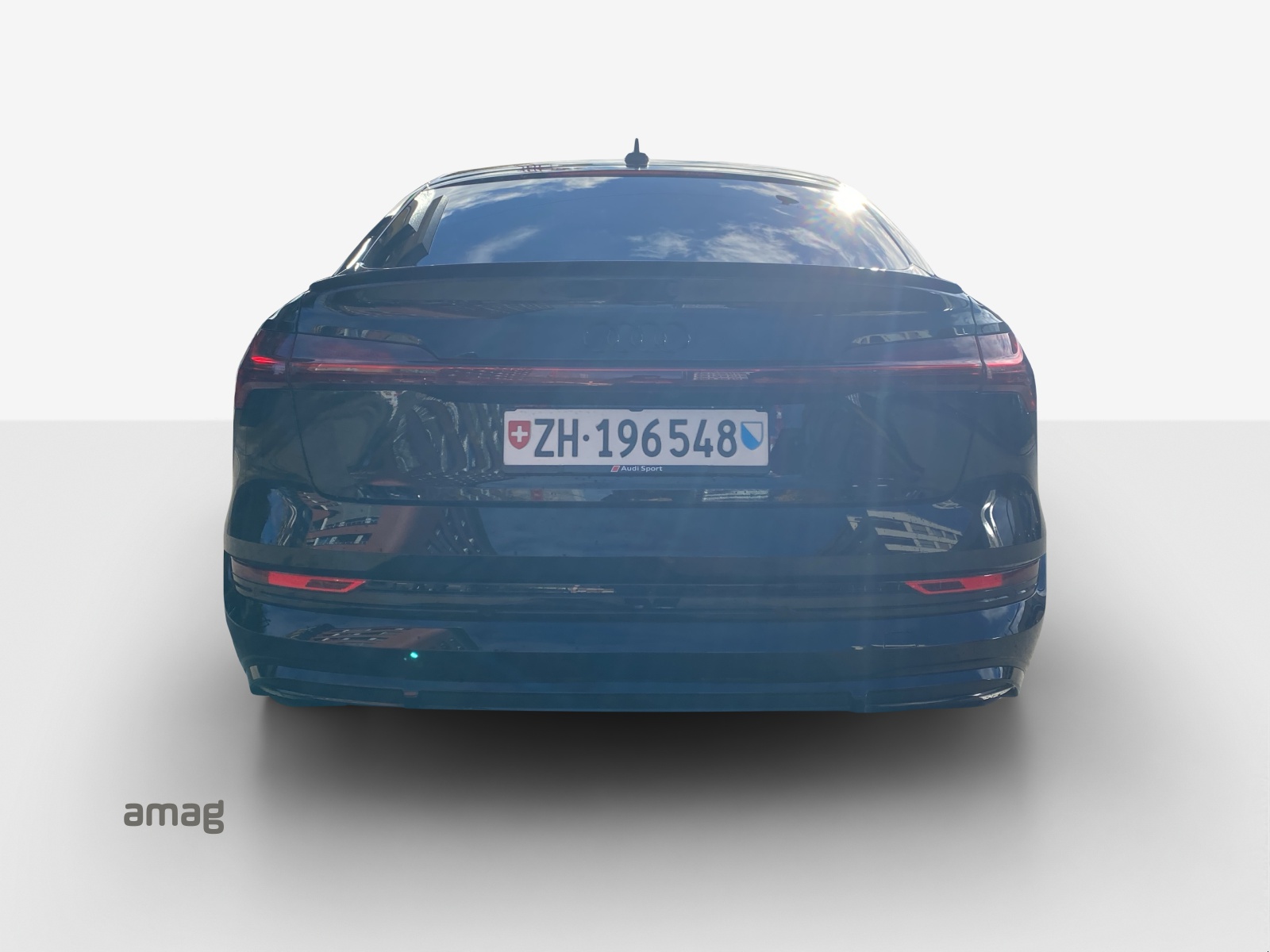 AUDI e-tron S Sportback quattro-showroom-element-3