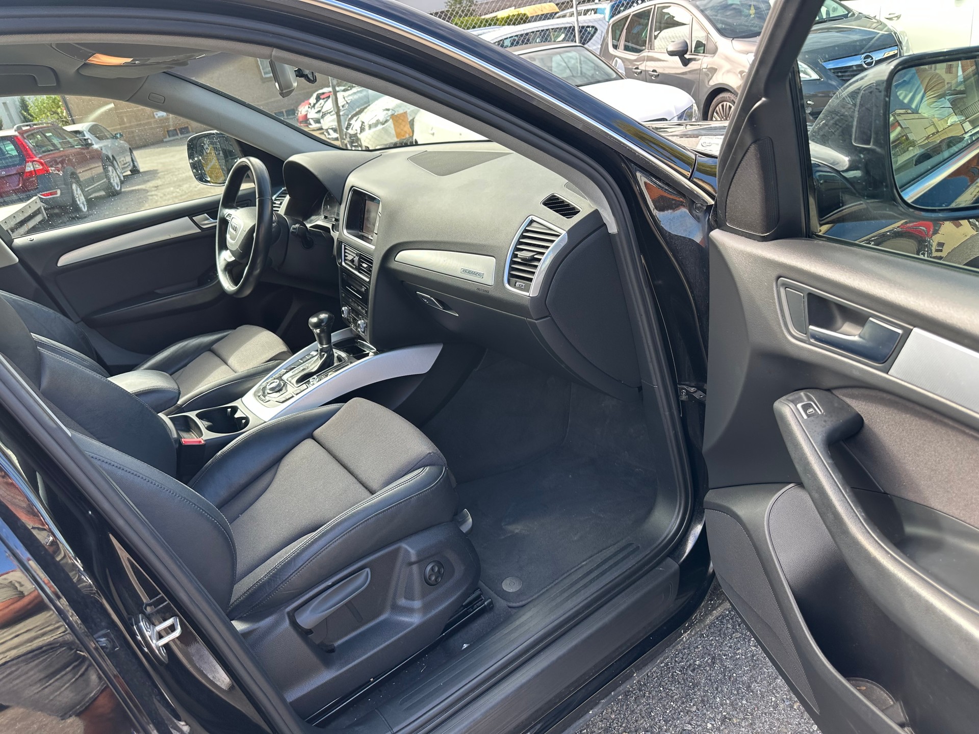 AUDI Q5 2.0 TDI quattro S-tronic-image-4