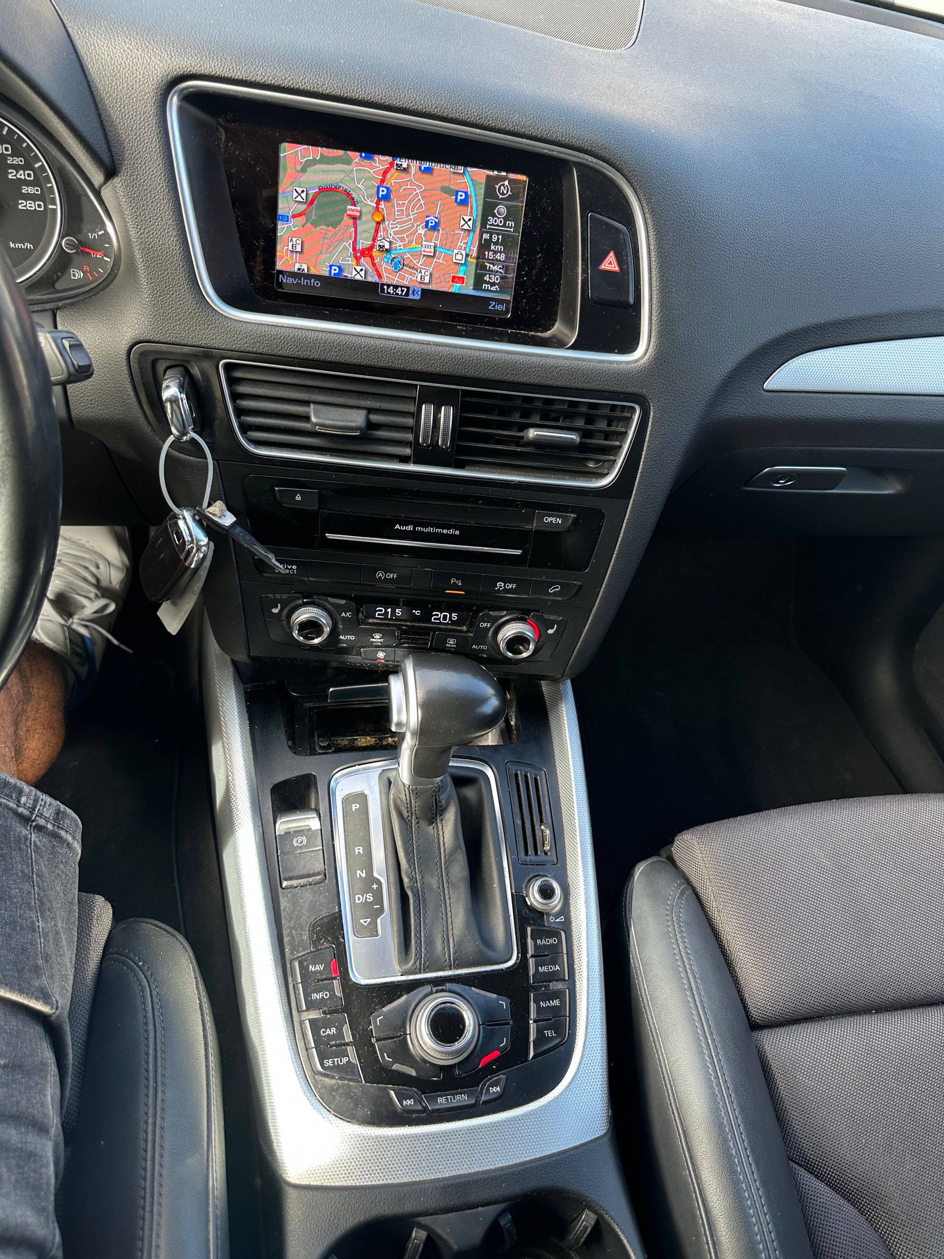 AUDI Q5 2.0 TDI quattro S-tronic-image-6