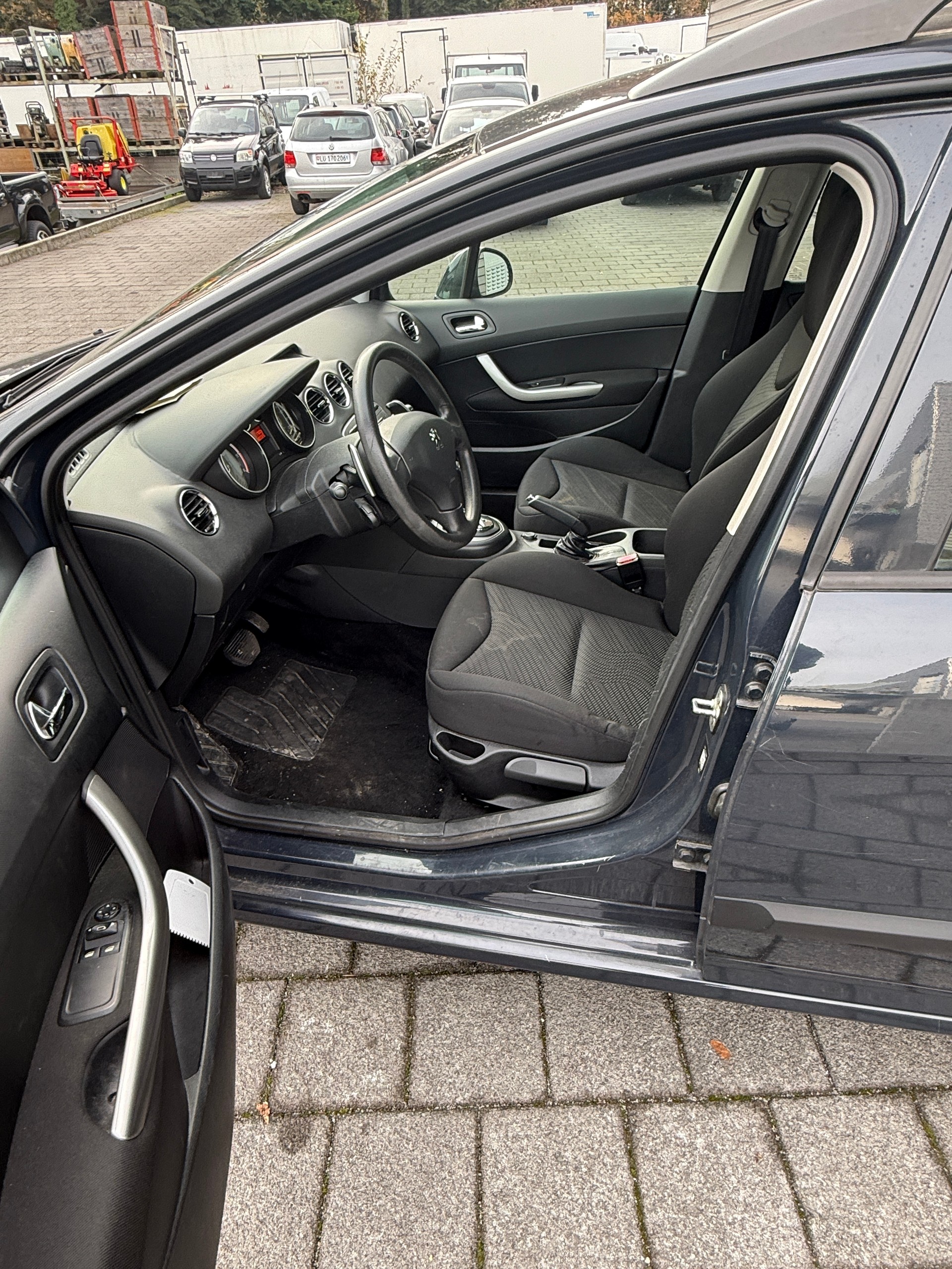 PEUGEOT 308 SW 1.6 HDI Trendy-image-8