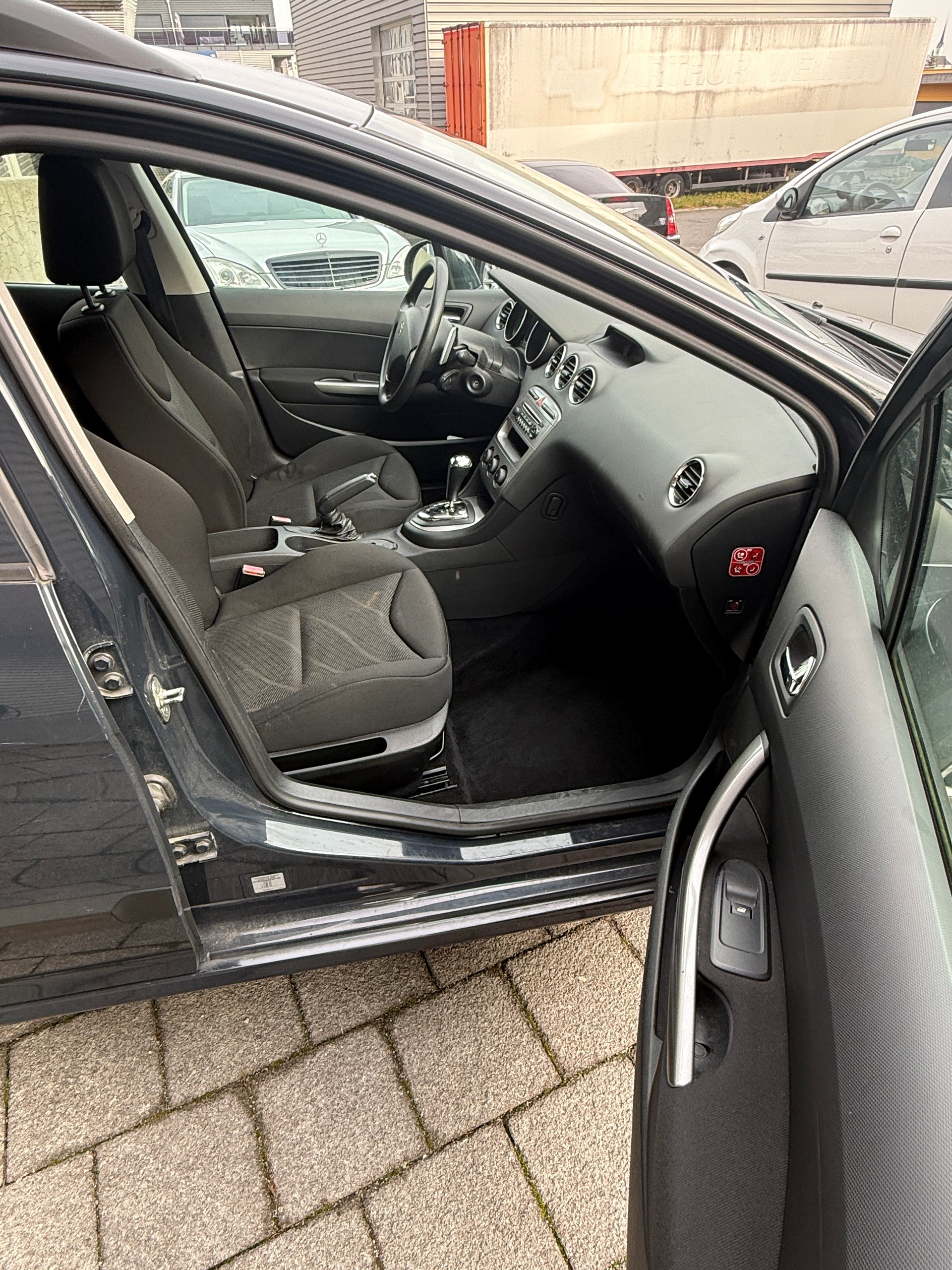 PEUGEOT 308 SW 1.6 HDI Trendy-image-9