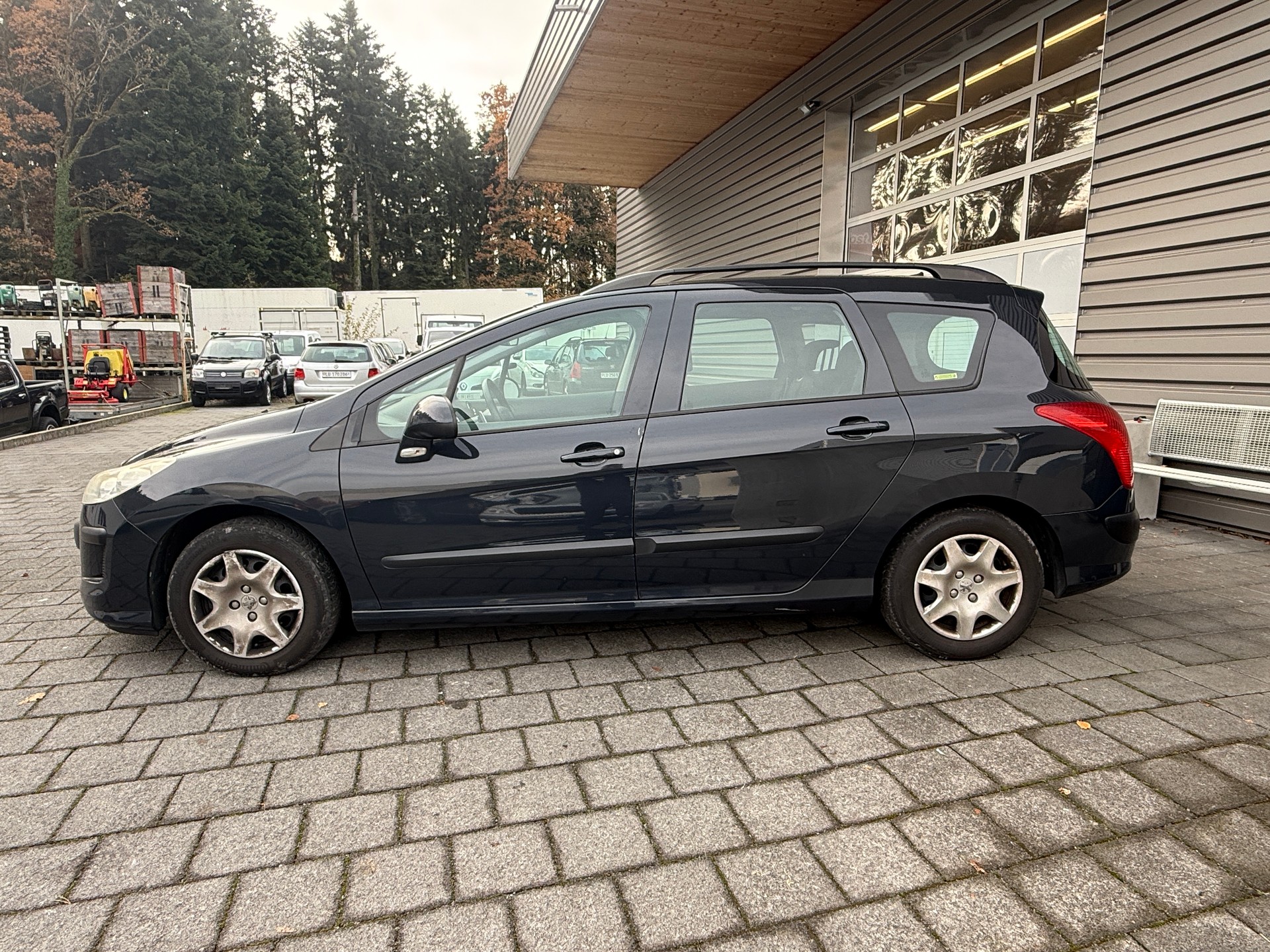 PEUGEOT 308 SW 1.6 HDI Trendy-image-3