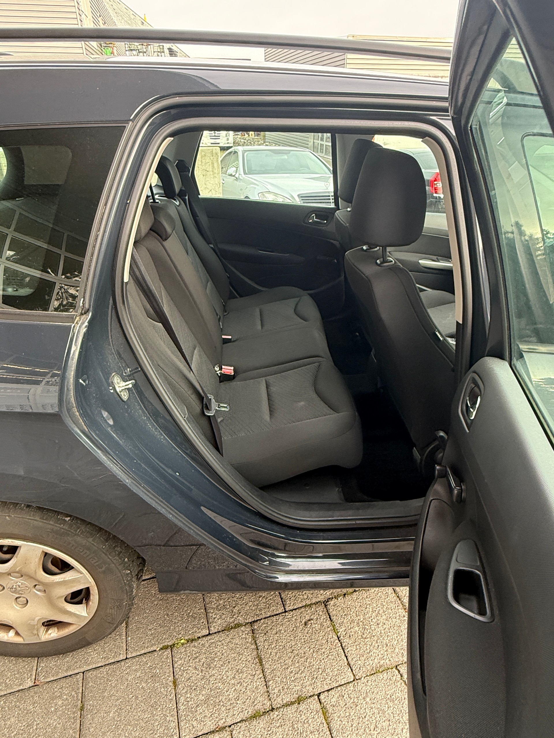 PEUGEOT 308 SW 1.6 HDI Trendy-image-13