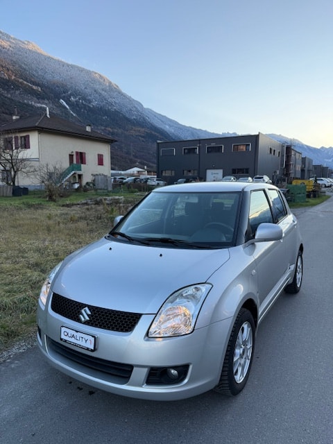 SUZUKI Swift 1.3i 16V GL Top Piz Sulai LE 4x4