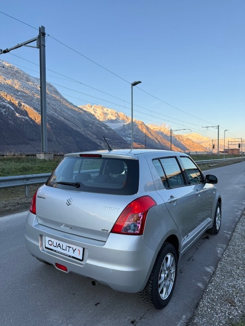 SUZUKI Swift 1.3i 16V GL Top Piz Sulai LE 4x4-image-3