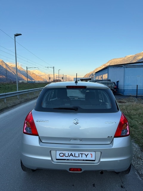 SUZUKI Swift 1.3i 16V GL Top Piz Sulai LE 4x4-image-4