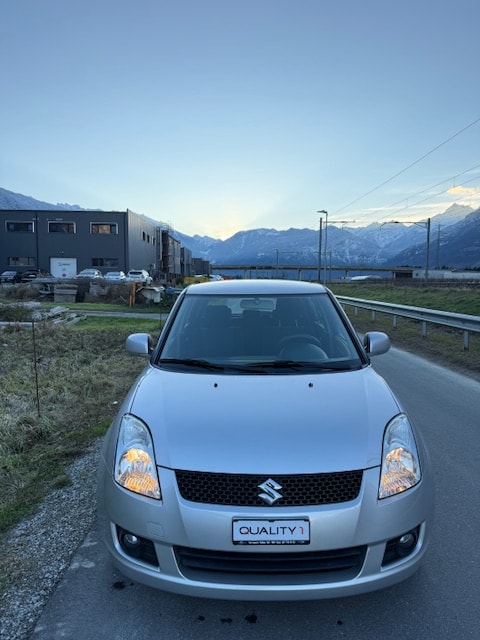 SUZUKI Swift 1.3i 16V GL Top Piz Sulai LE 4x4-image-1