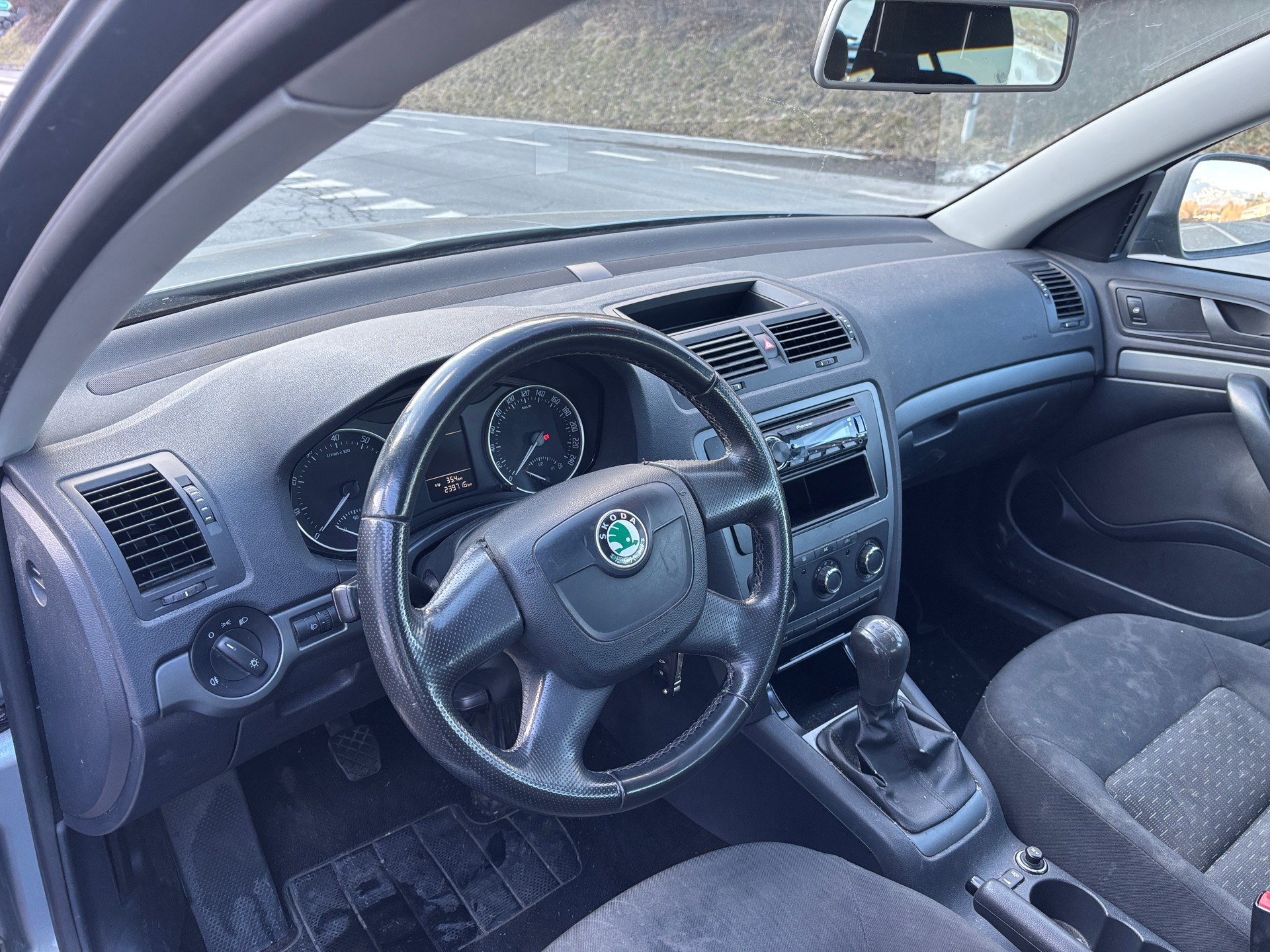 SKODA Octavia Combi 1.4 TSI Active-image-9