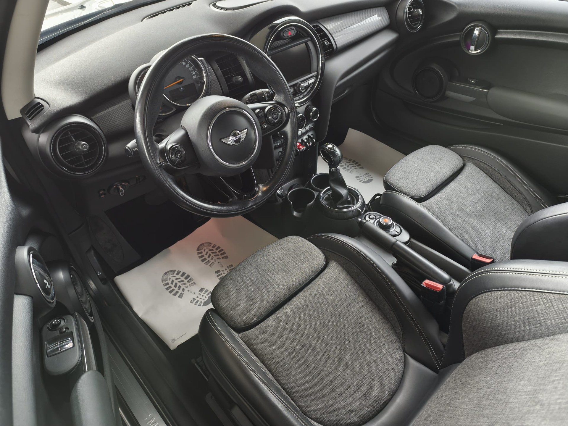MINI Cooper Steptronic-image-12