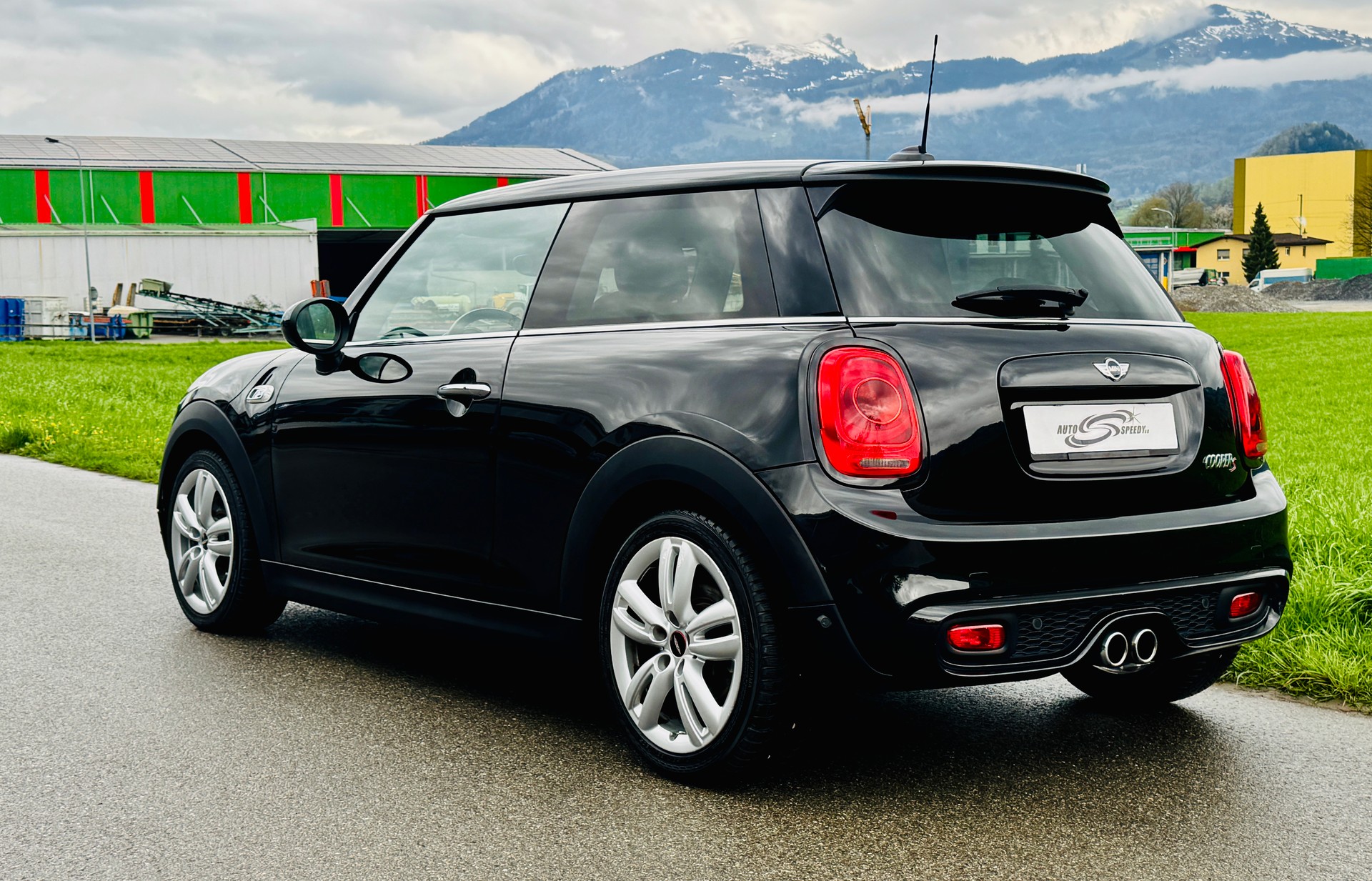 MINI Cooper S-showroom-element-2