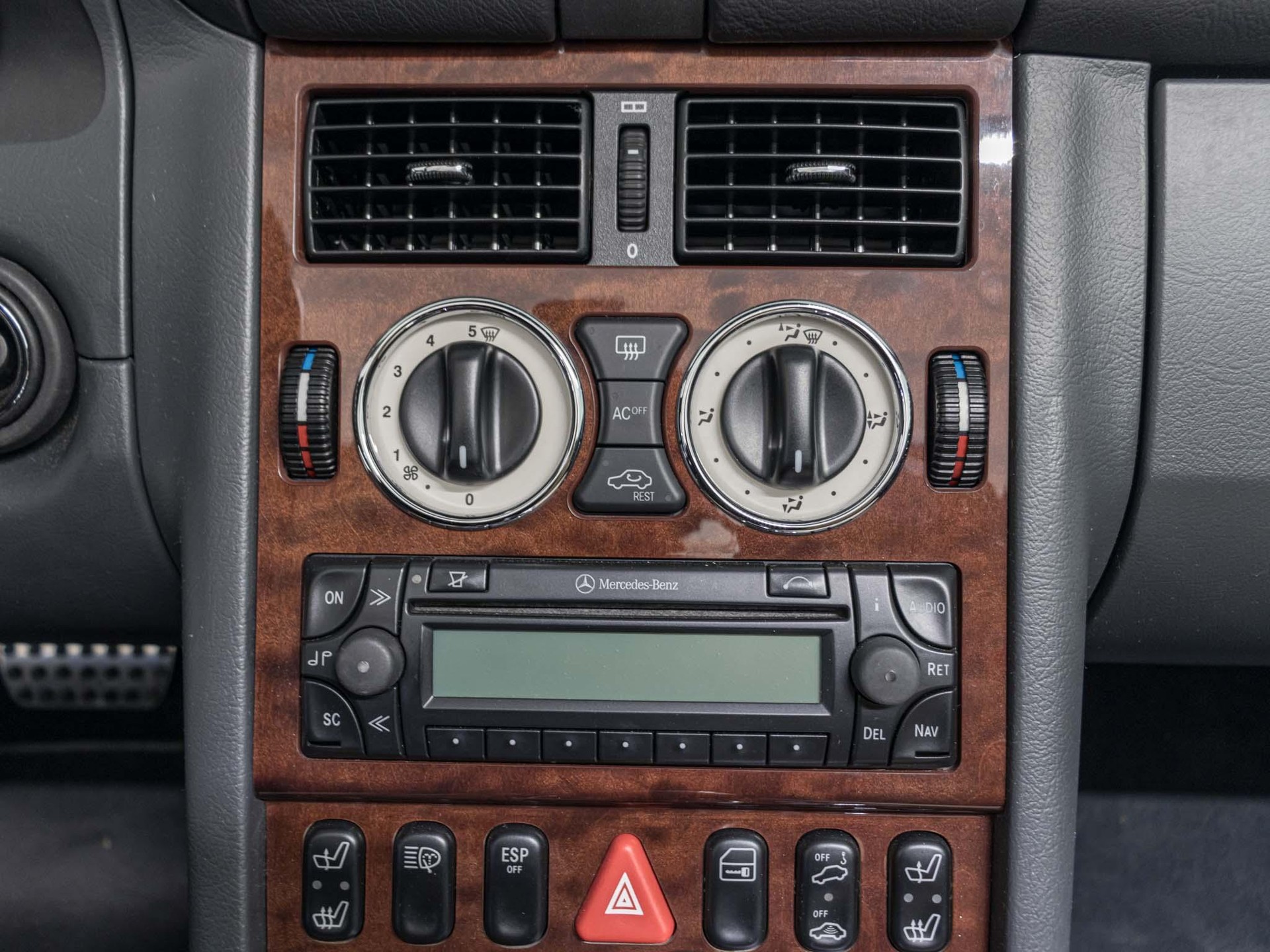 MERCEDES-BENZ SLK 320 Roadster-image-9