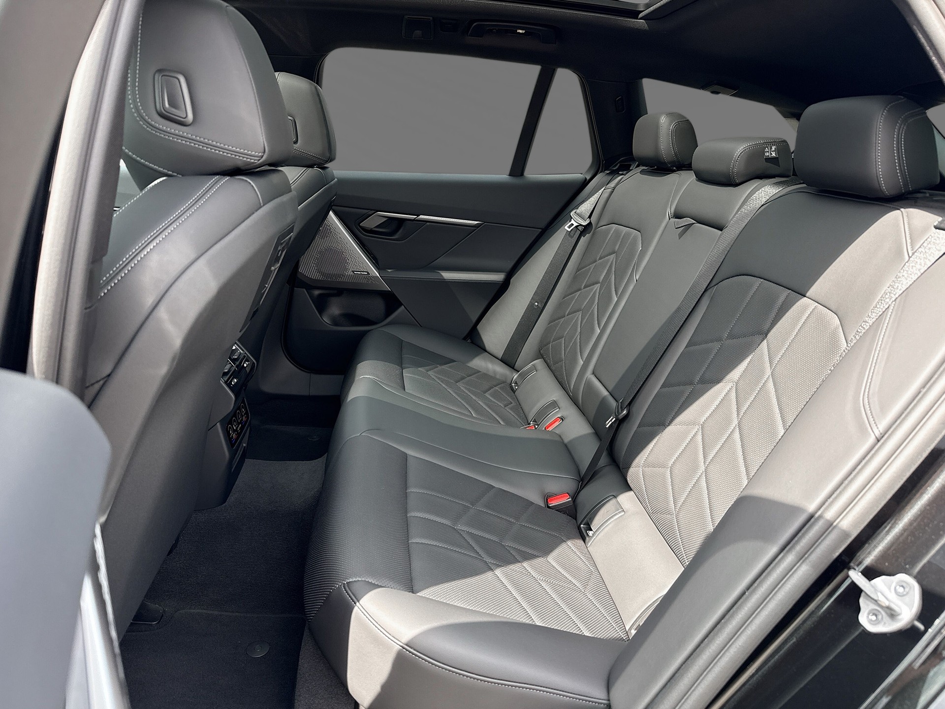BMW 520d xDrive 48V Touring M Sport Steptronic-image-6