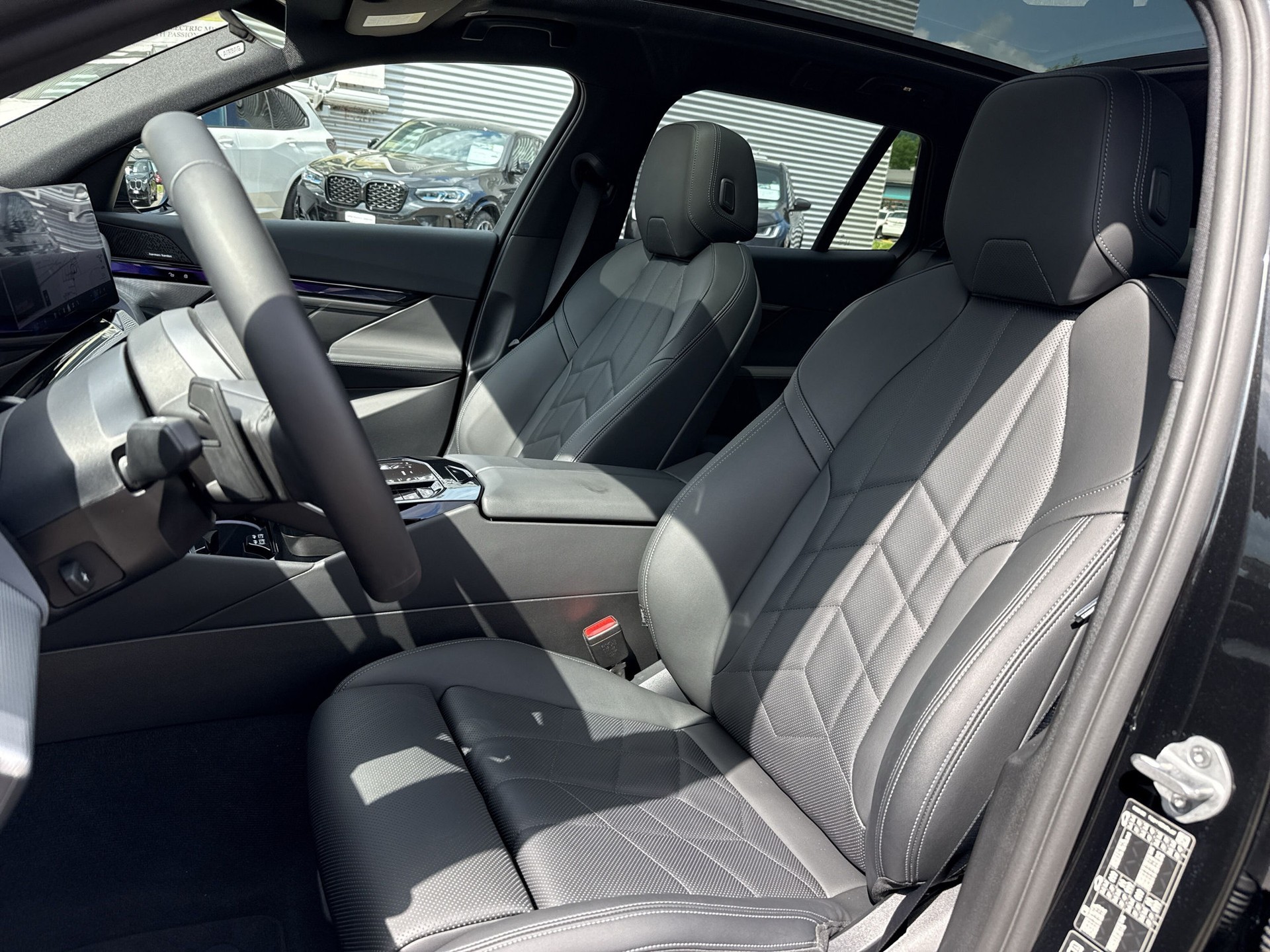 BMW 520d xDrive 48V Touring M Sport Steptronic-image-8