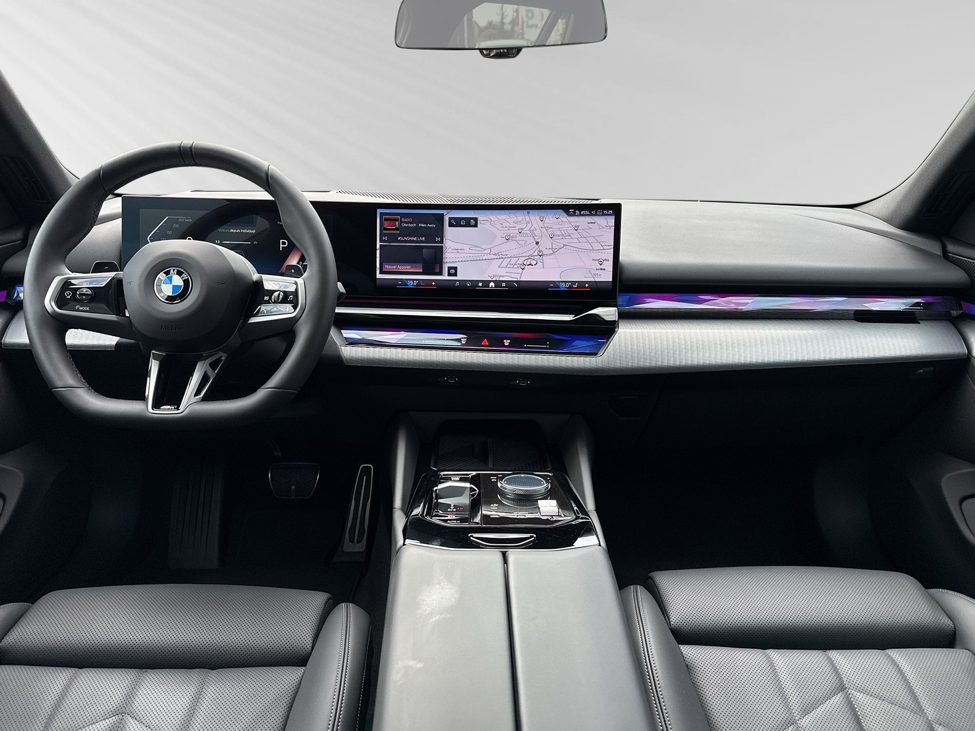 BMW 520d xDrive 48V Touring M Sport Steptronic-image-5