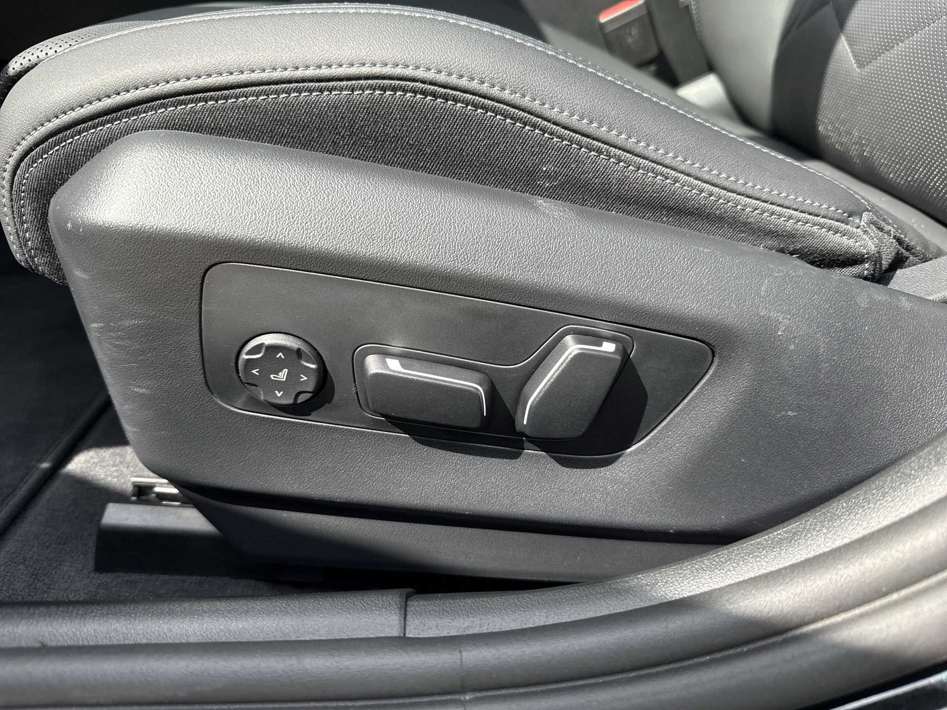 BMW 520d xDrive 48V Touring M Sport Steptronic-image-17