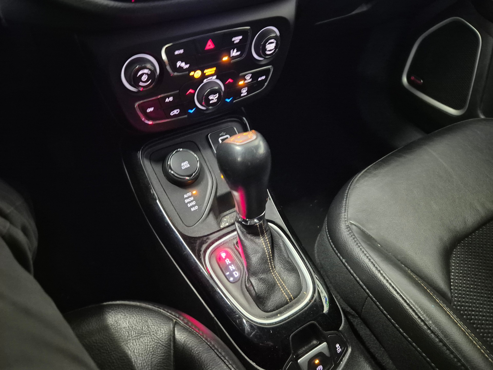 JEEP Compass 2.0CRD Opening Edition AWD 9ATX-image-11