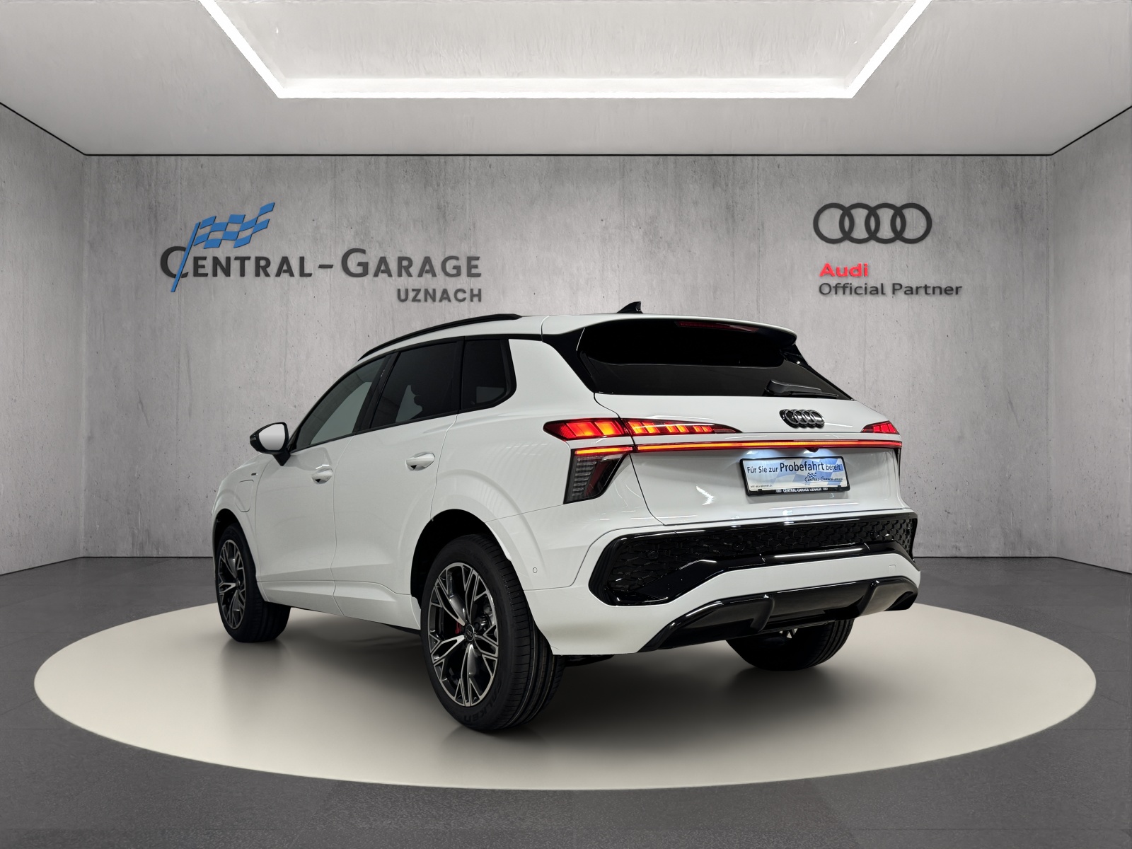 AUDI Q3 SUV e-hybrid 200 kW S tronig-showroom-element-2