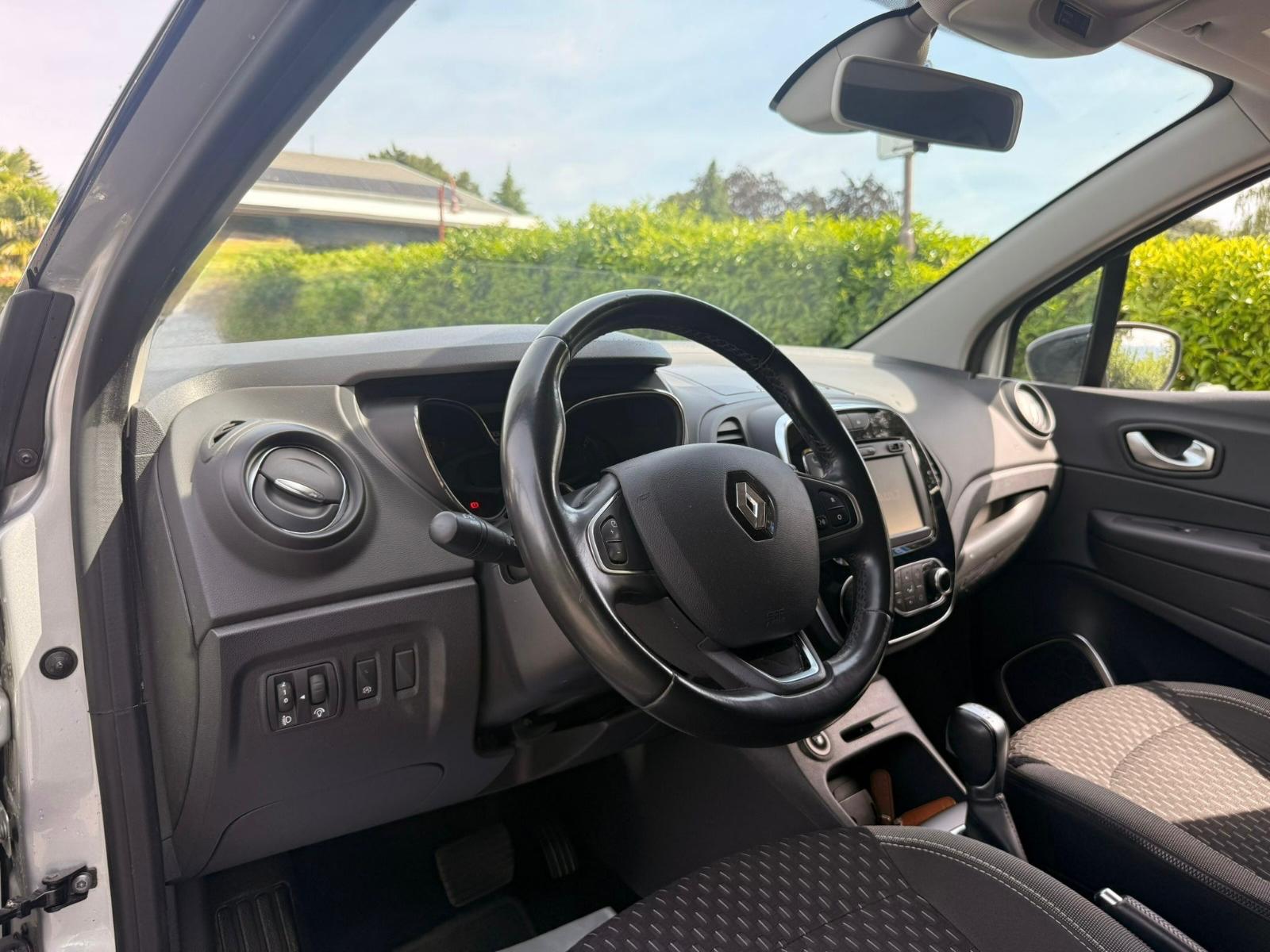 RENAULT Captur 1.2 T 16V Intens EDC-image-9