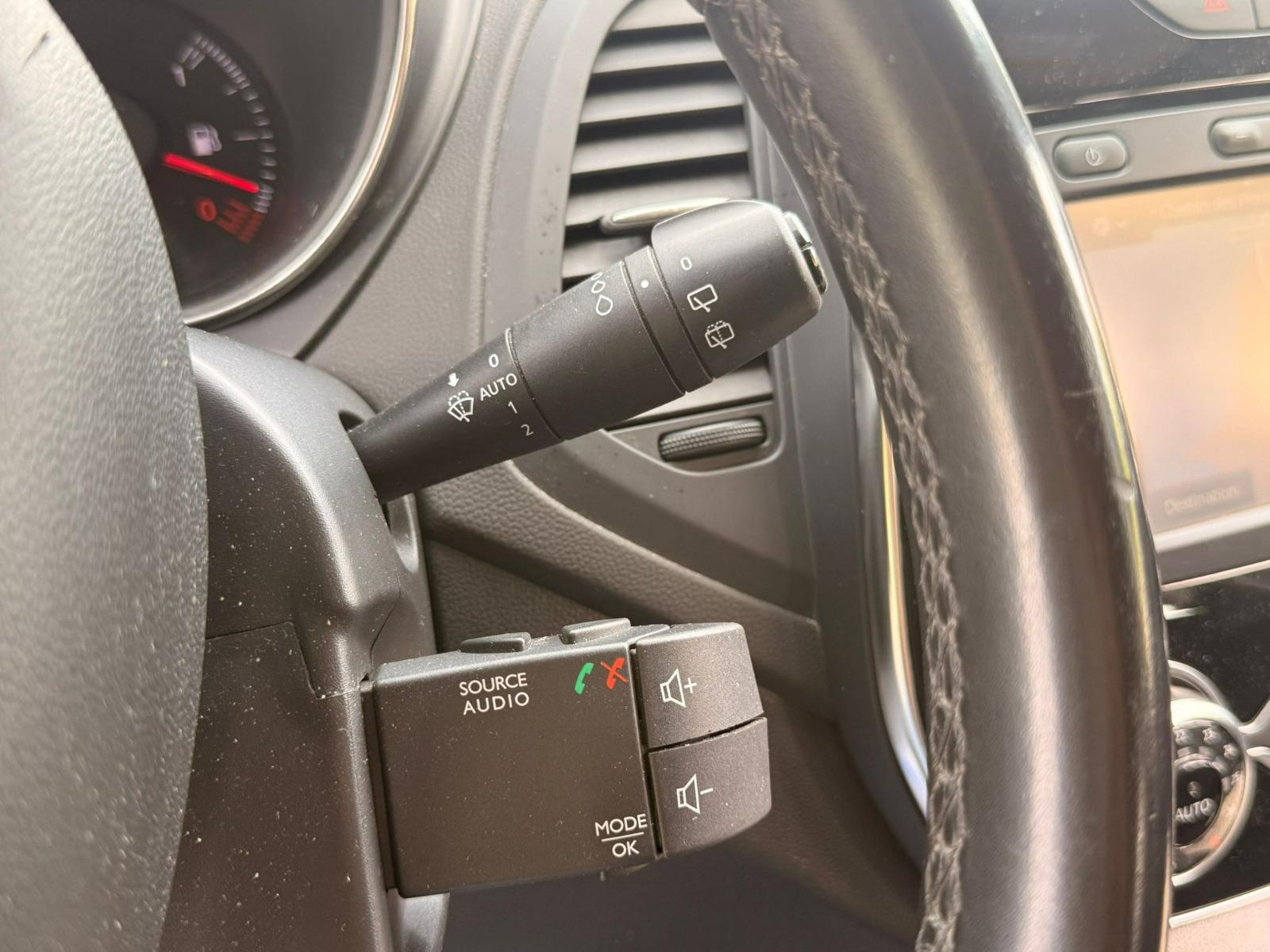 RENAULT Captur 1.2 T 16V Intens EDC-image-16