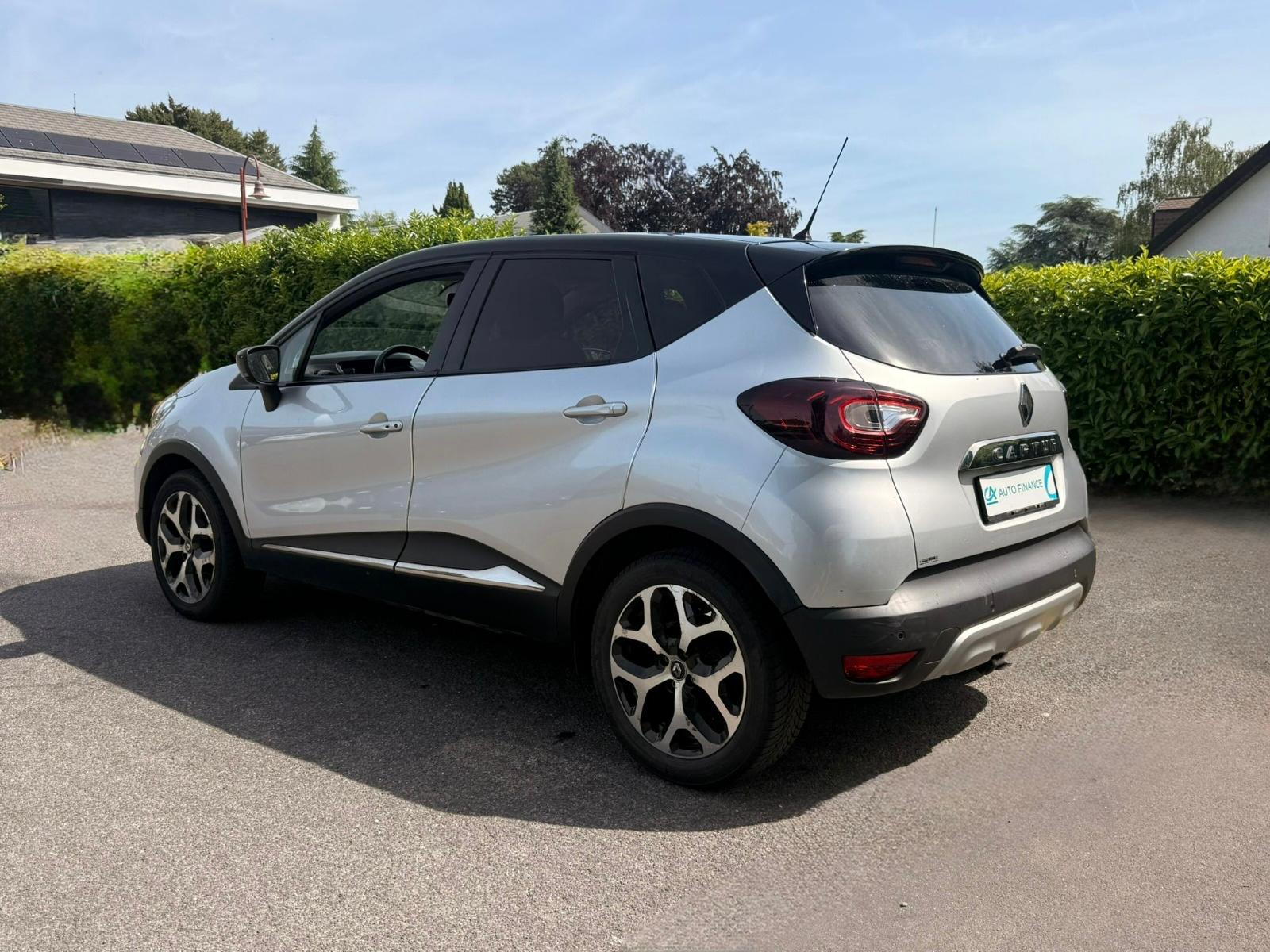 RENAULT Captur 1.2 T 16V Intens EDC-showroom-element-3