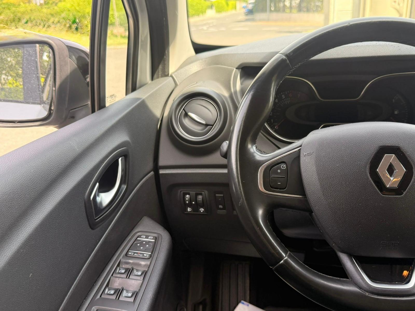 RENAULT Captur 1.2 T 16V Intens EDC-image-13