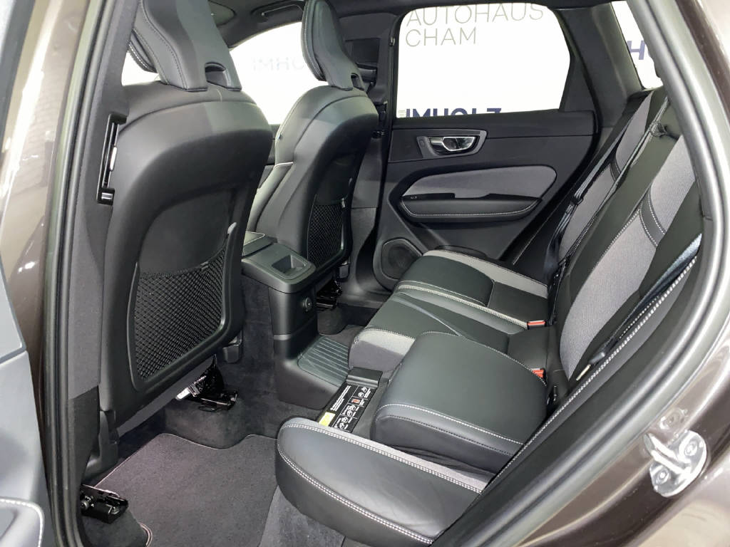 VOLVO XC60 2.0 T8 TE R-Design eAWD-image-16