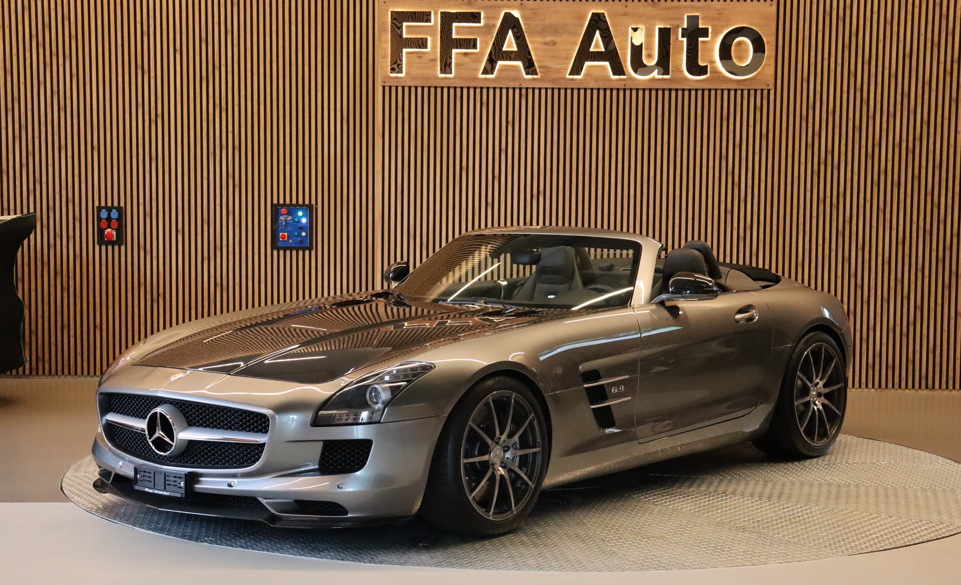 MERCEDES-BENZ SLS AMG Roadster-showroom-element-1